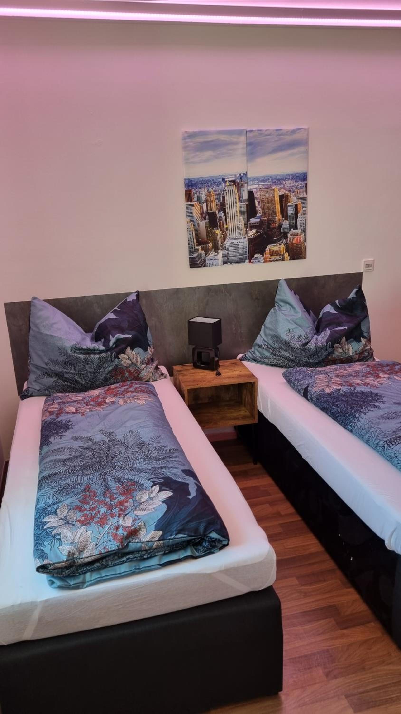 Budget Double Room - Photo 9
