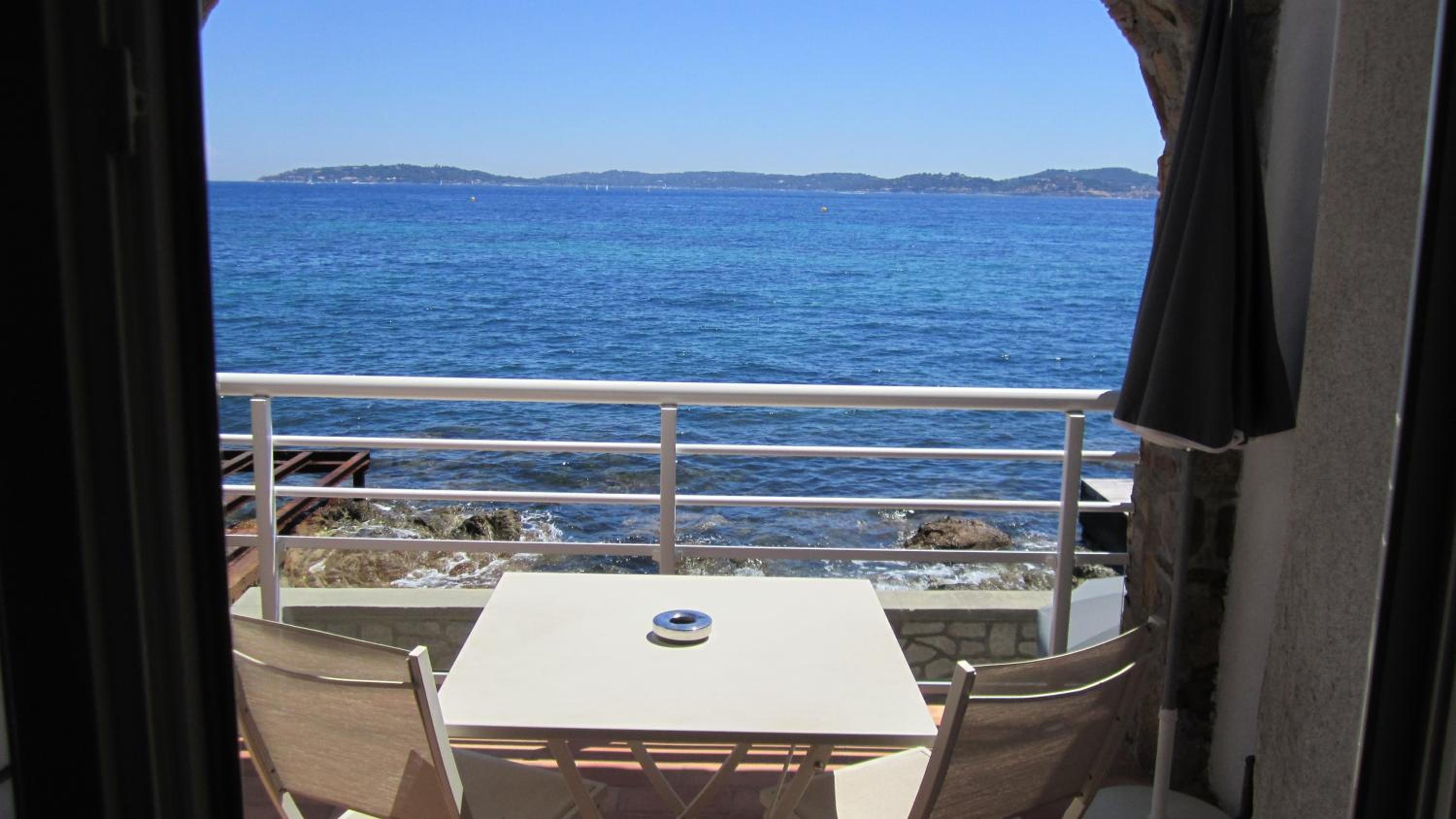 Privilege Room with Balcony and Sea View - Photo 3
