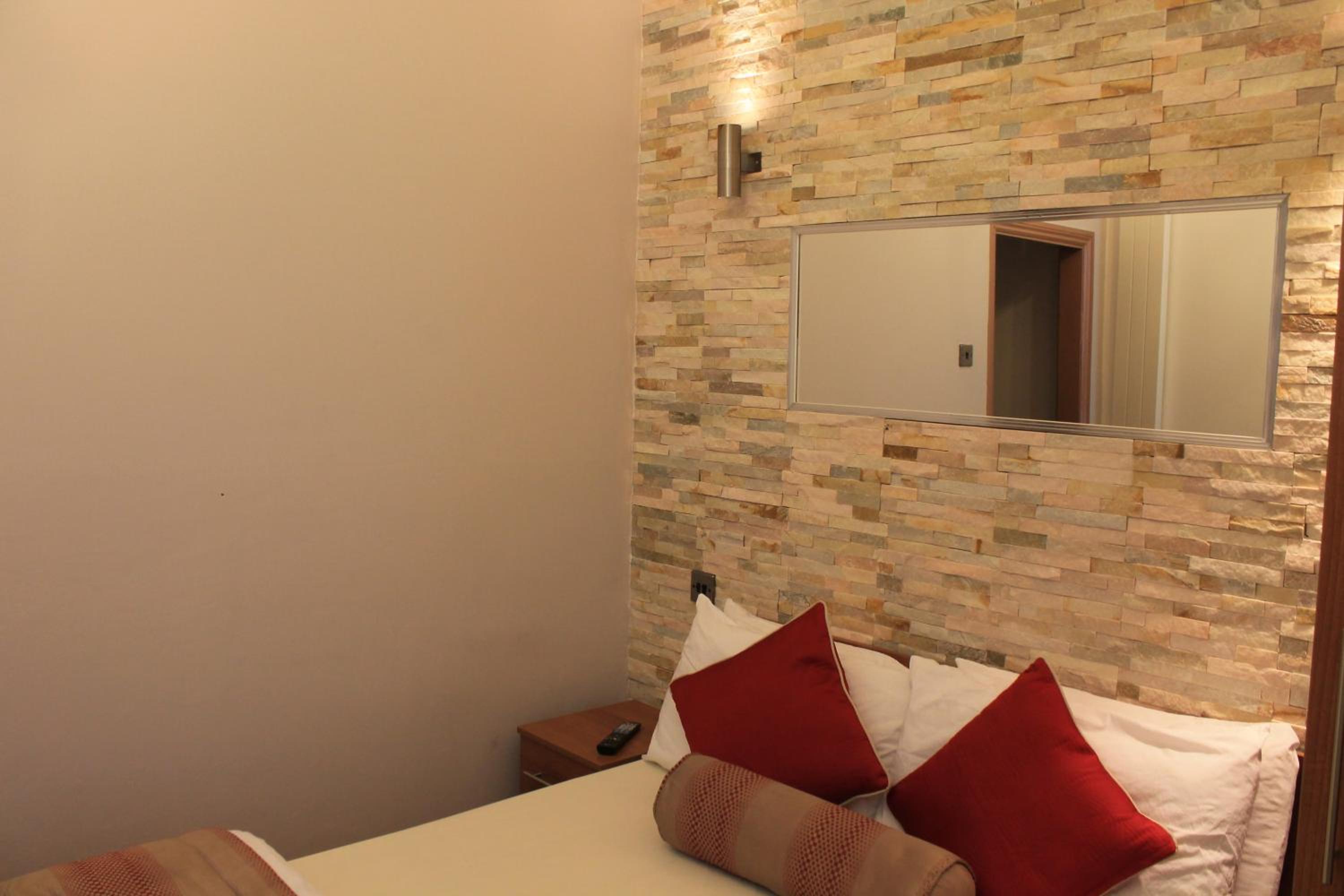 Double Room - Photo 16