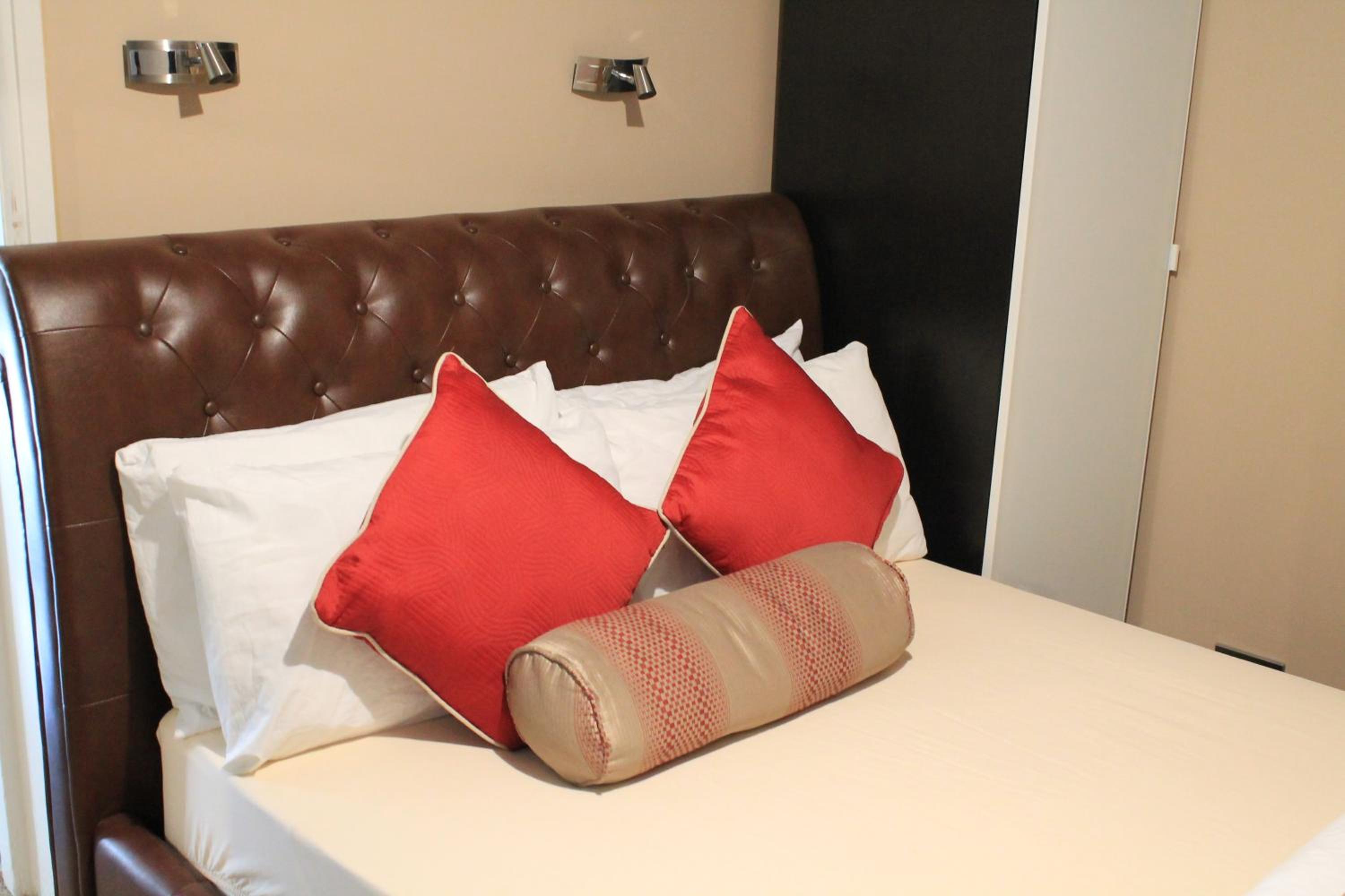 Double Room - Photo 8
