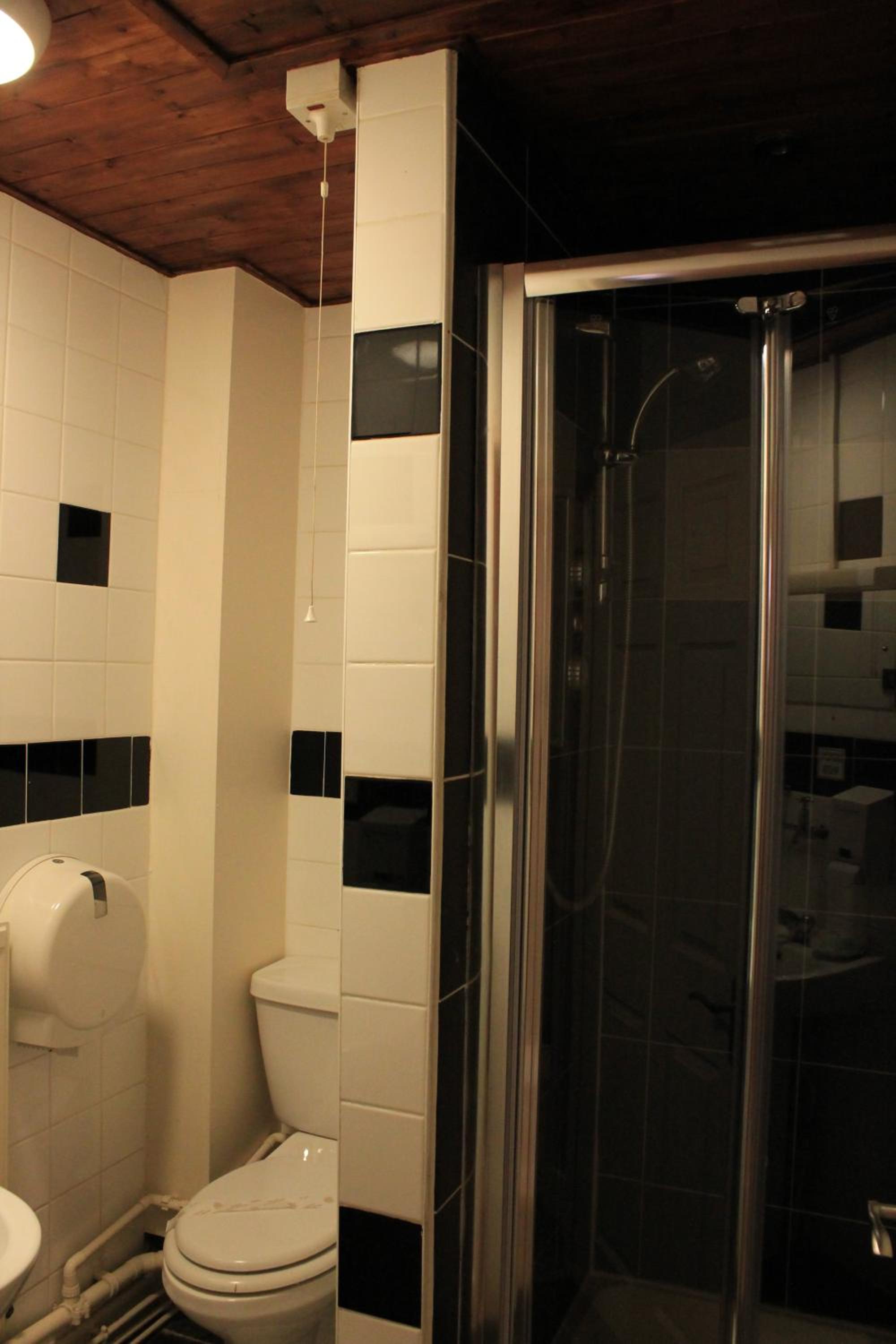 Double Room - Photo 10