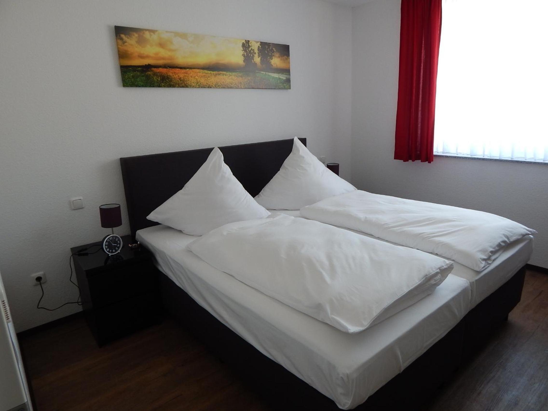 Comfort Two-Bedroom Apartment - Photo 2