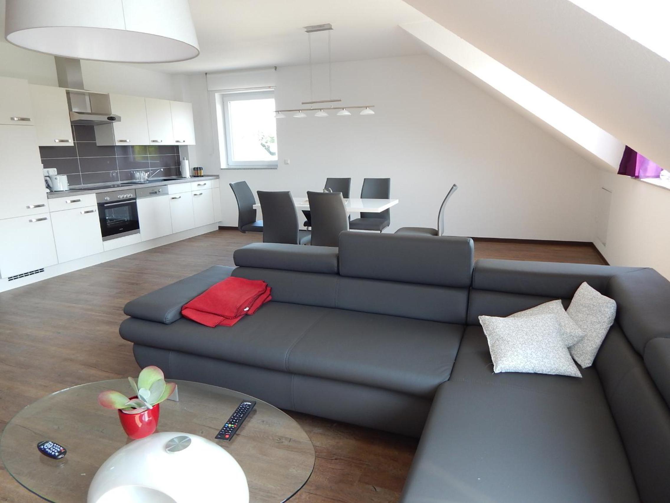 Comfort Two-Bedroom Apartment - Photo 4