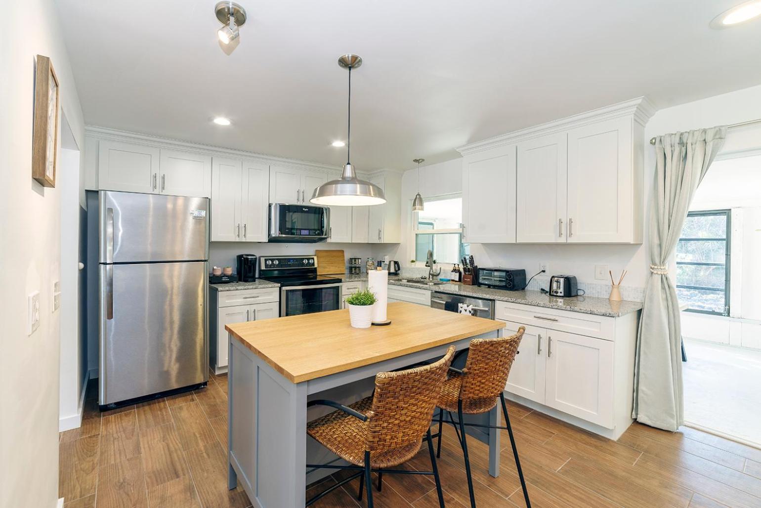 Two-Bedroom House - Photo 31