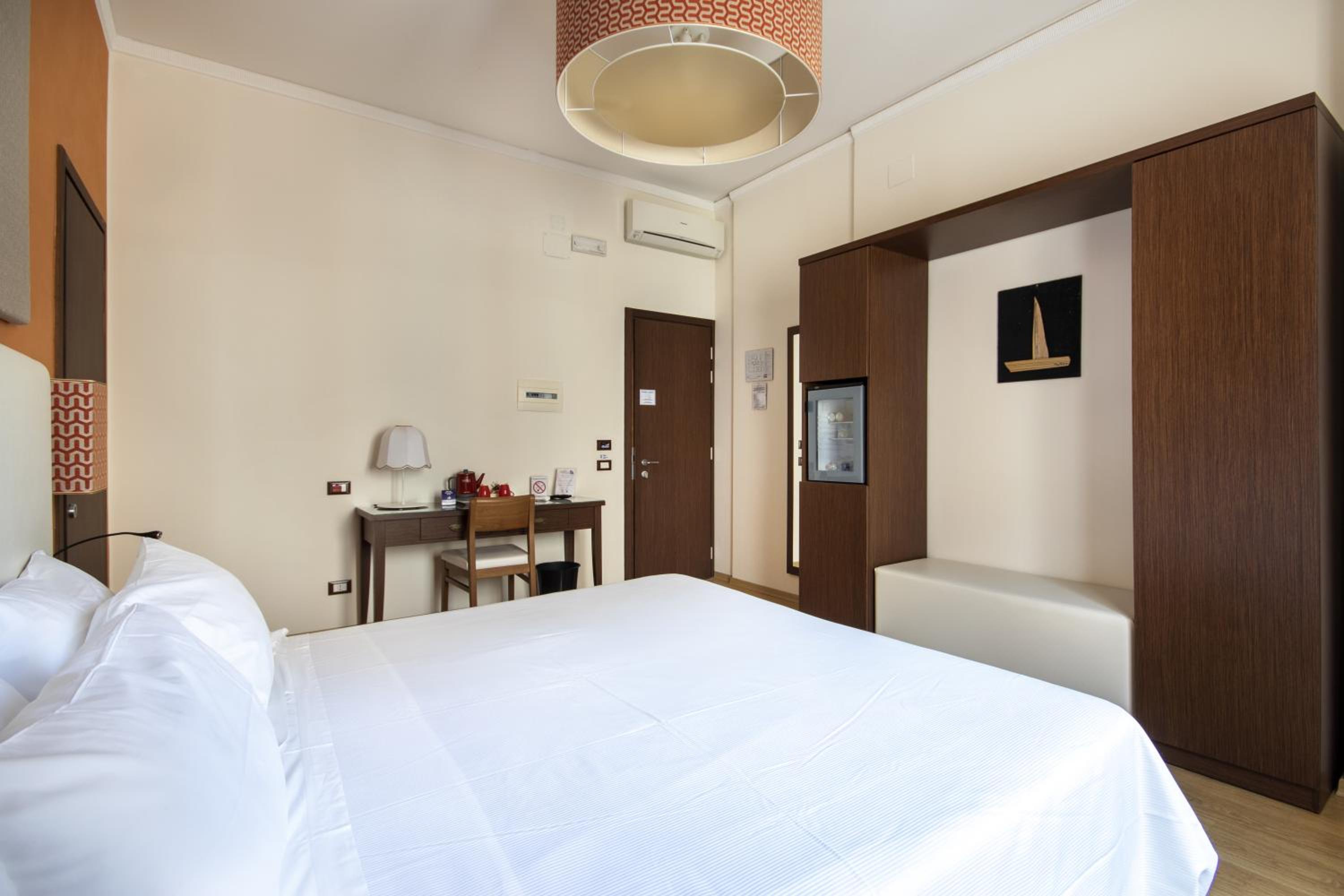 Double or Twin Room with Private External Bathroom photo 3
