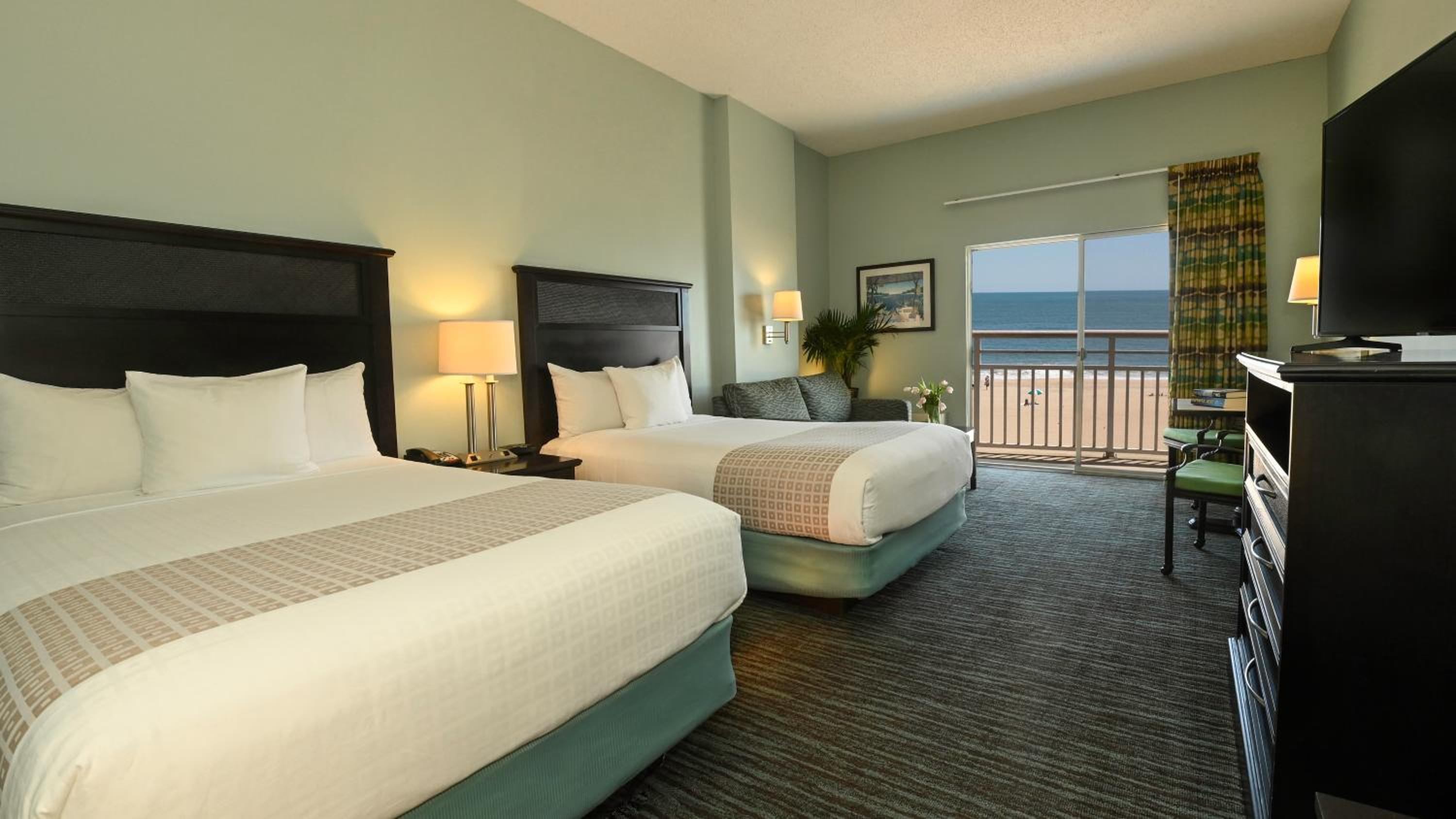 Ocean Front Two Queen Beds w/ Chair