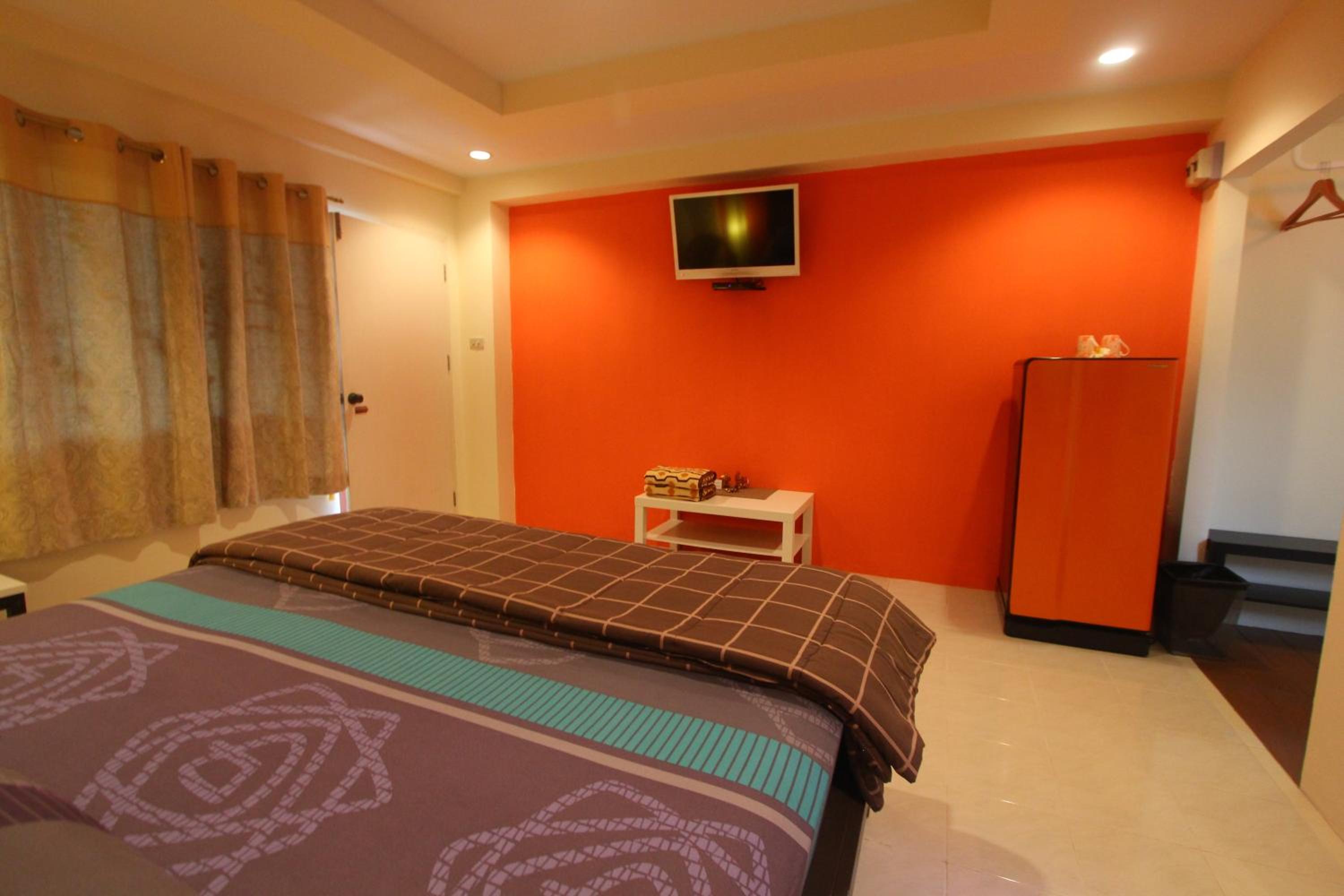 Standard King Room - Room Only - Photo 15