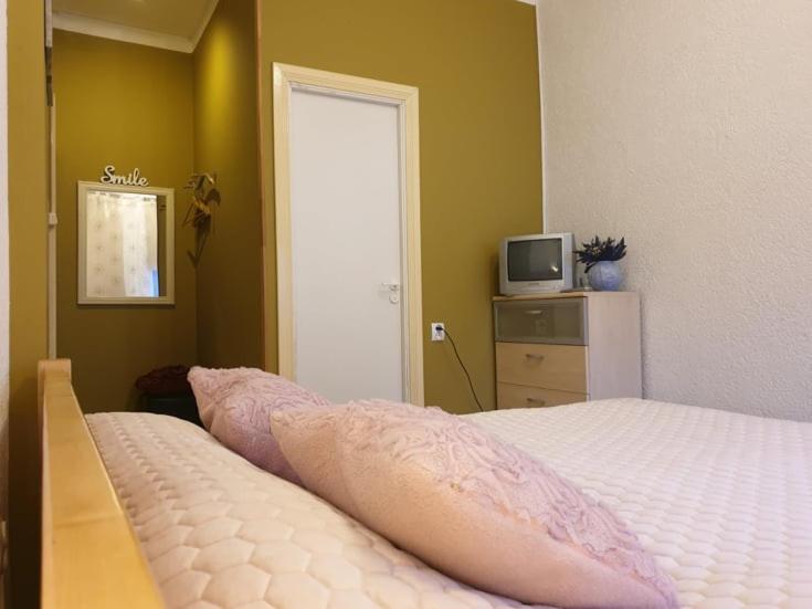 Double Room - Photo 7