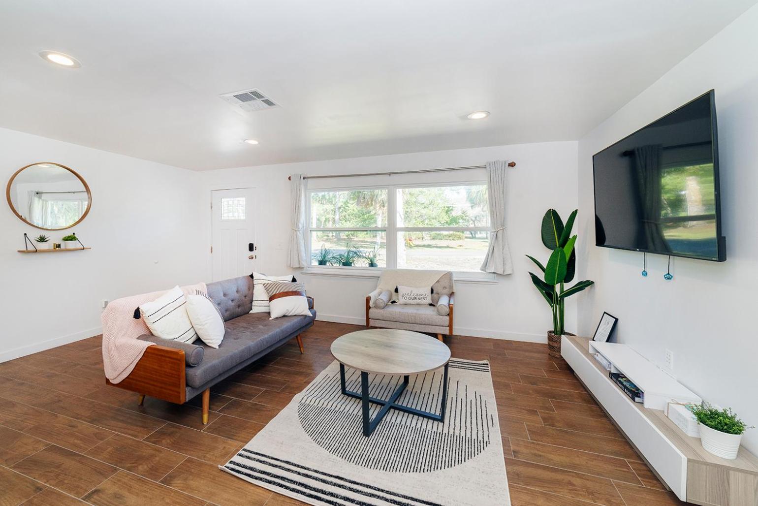 Two-Bedroom House - Photo 1