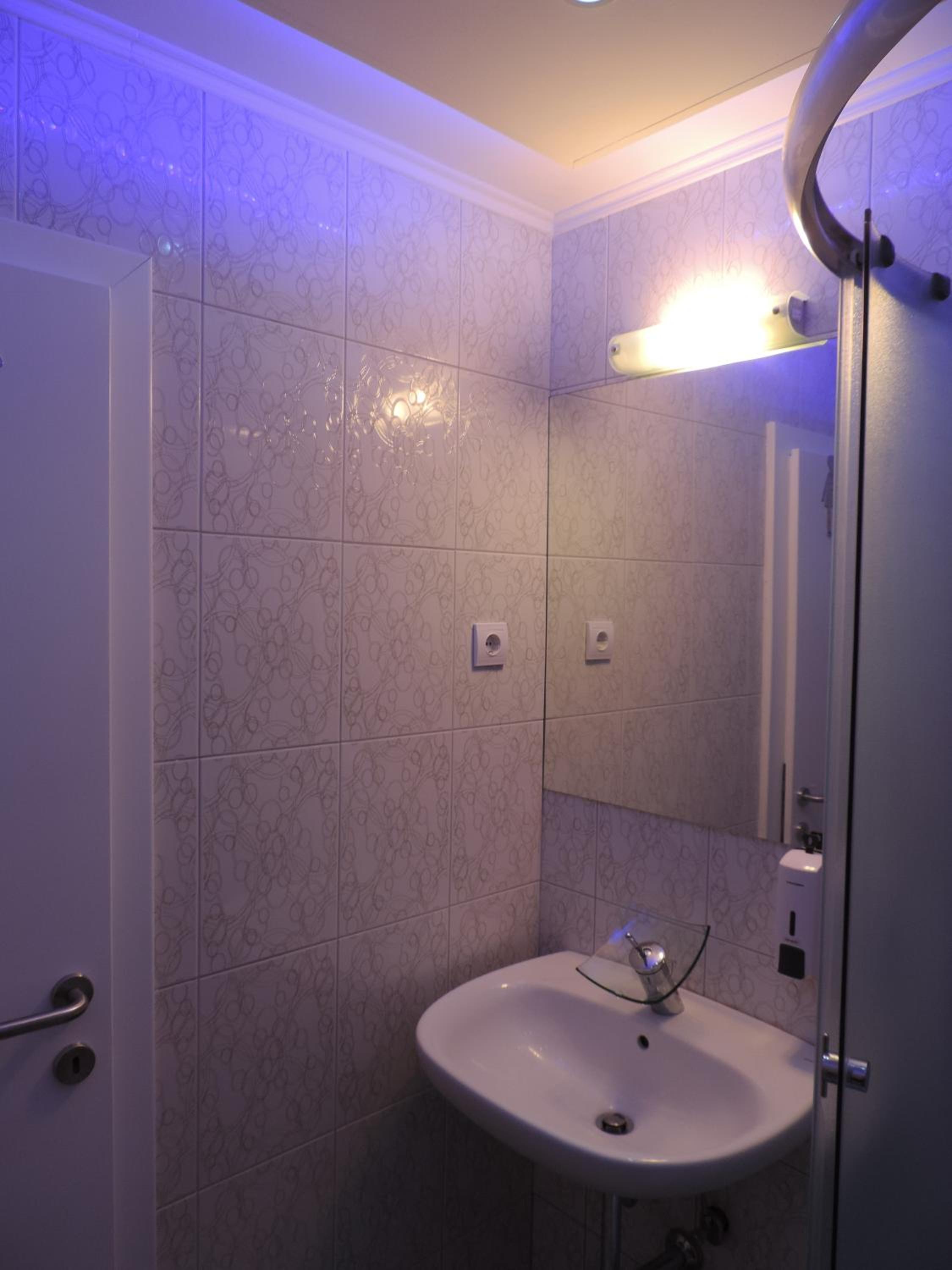Double Room with Terrace - Photo 8