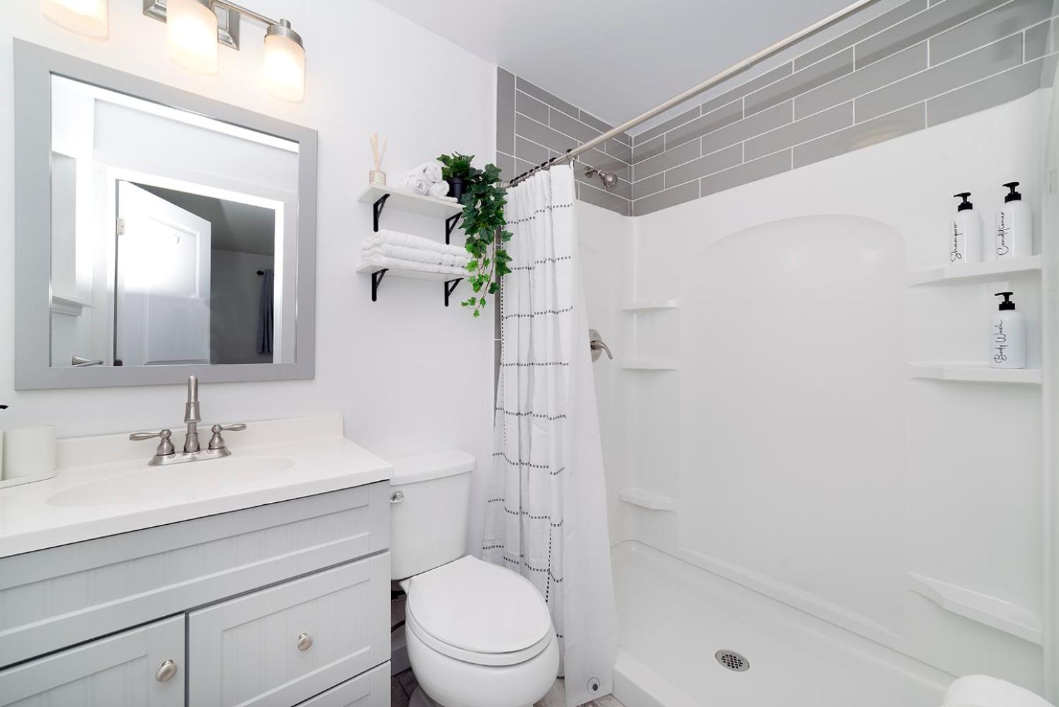 Two-Bedroom House - Photo 9