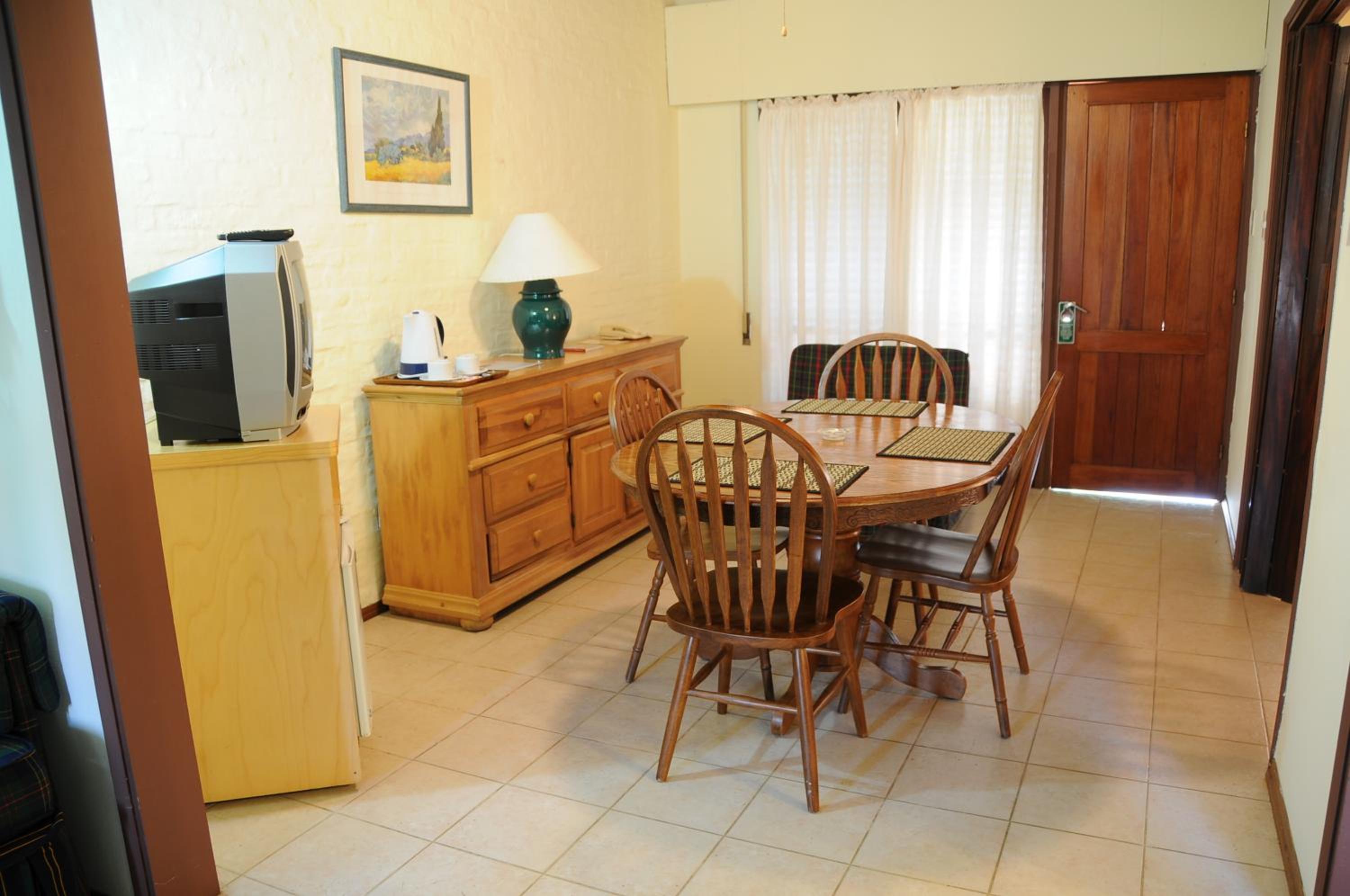 One-Bedroom Bungalow (2 Adults) photo 1