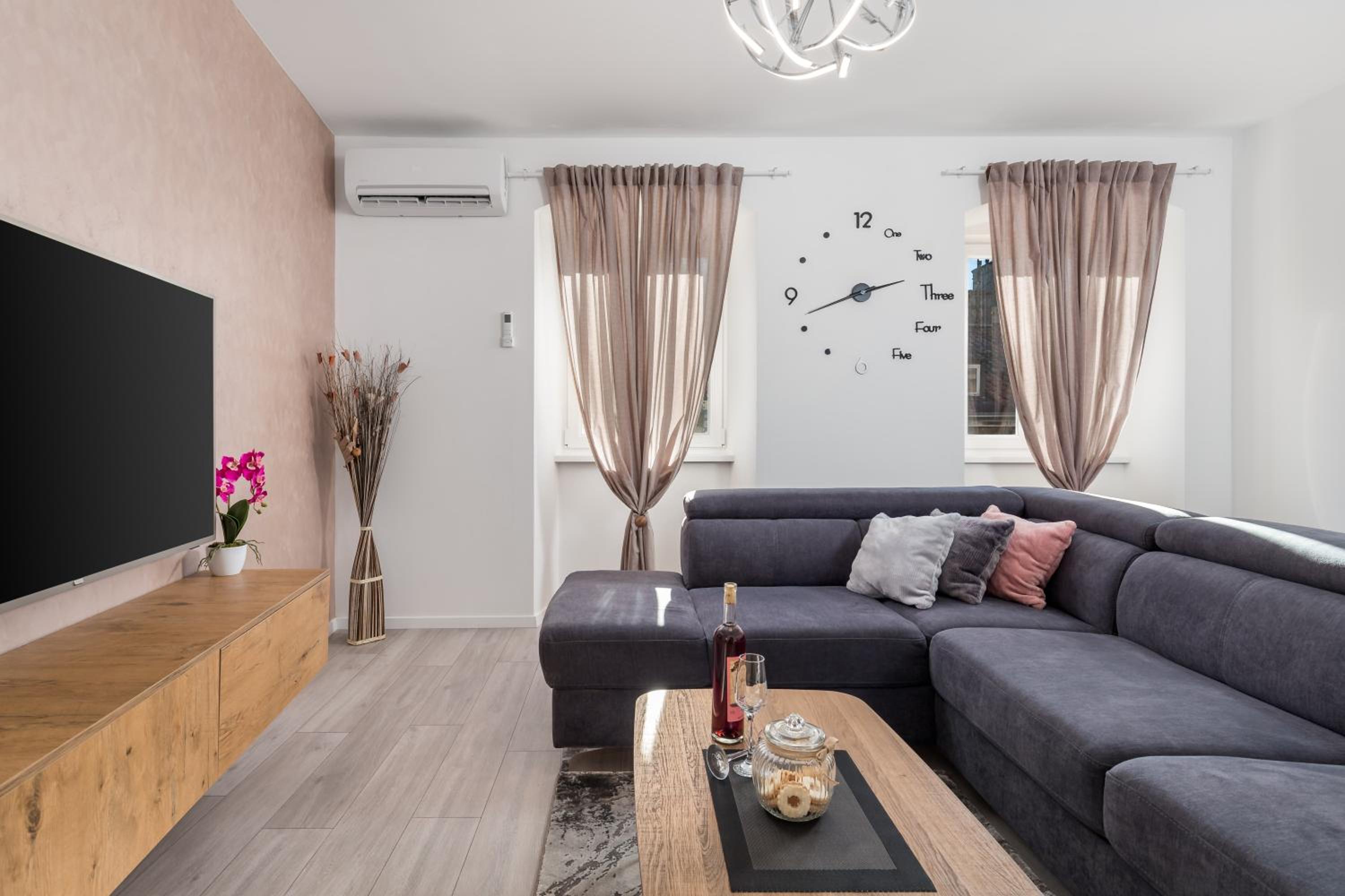 Two-Bedroom Apartment - Photo 3