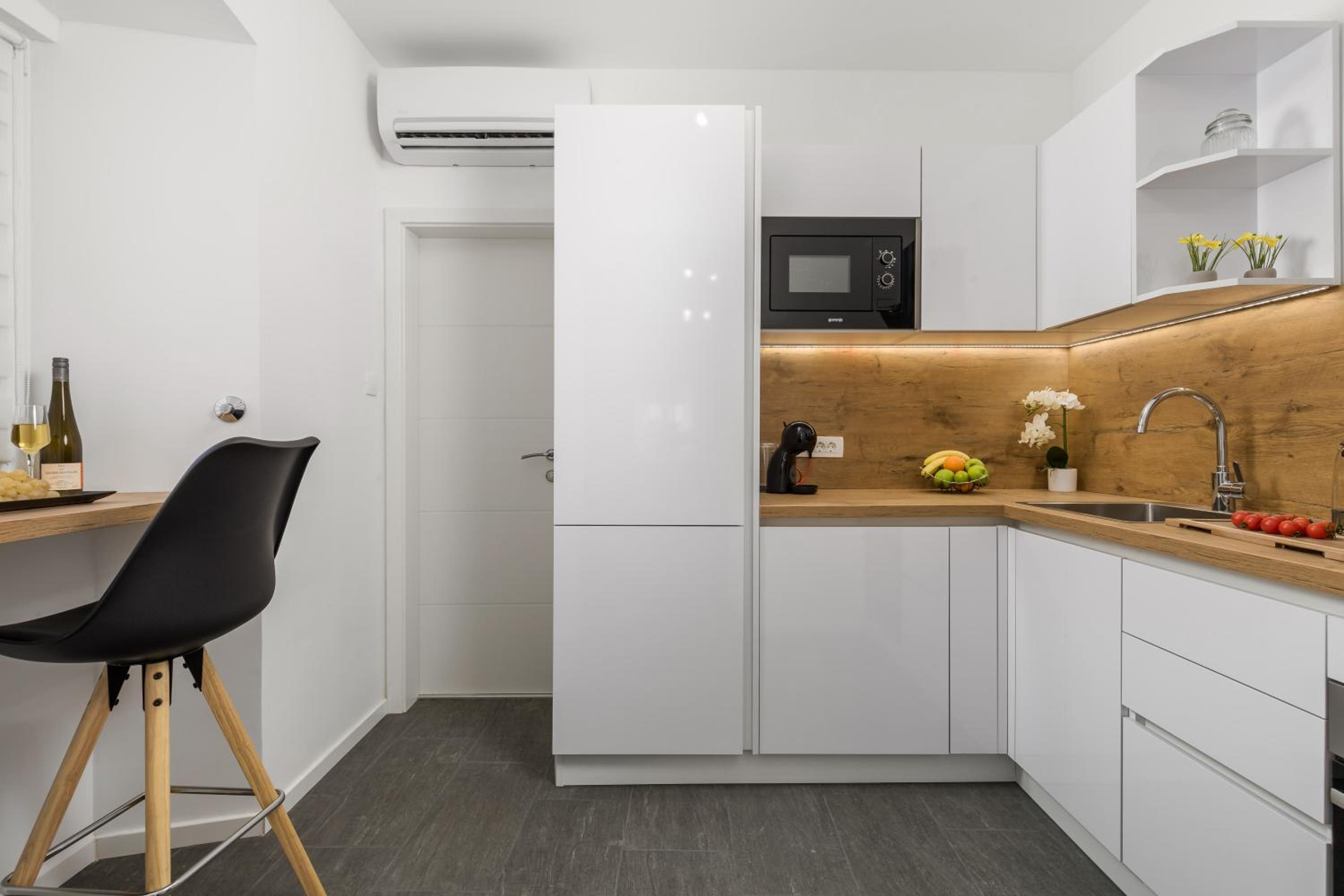 Two-Bedroom Apartment - Photo 5