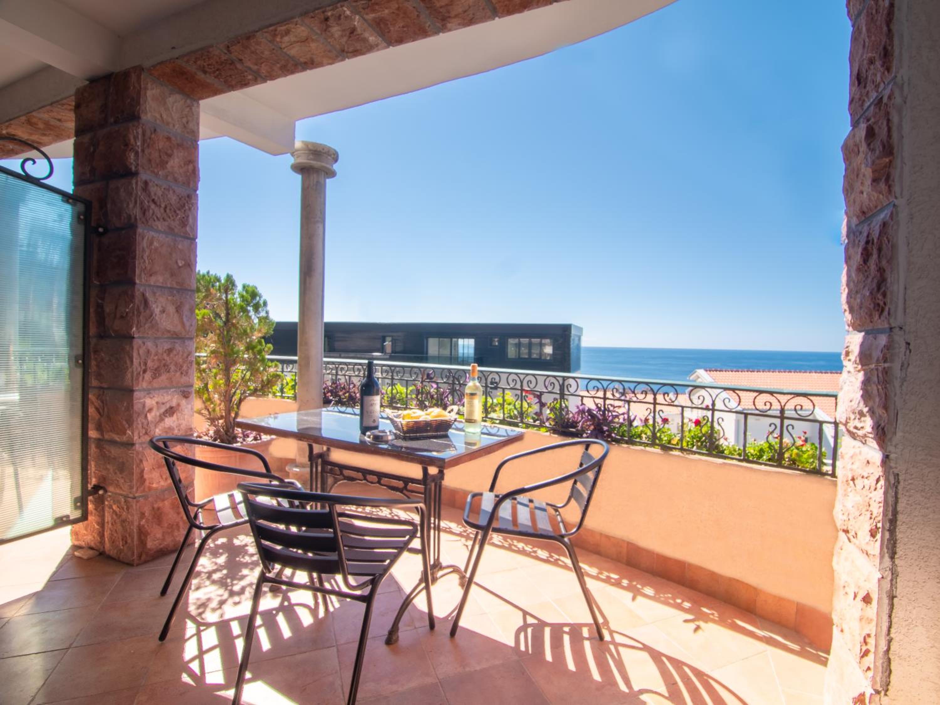 Triple Room with Balcony - Photo 3