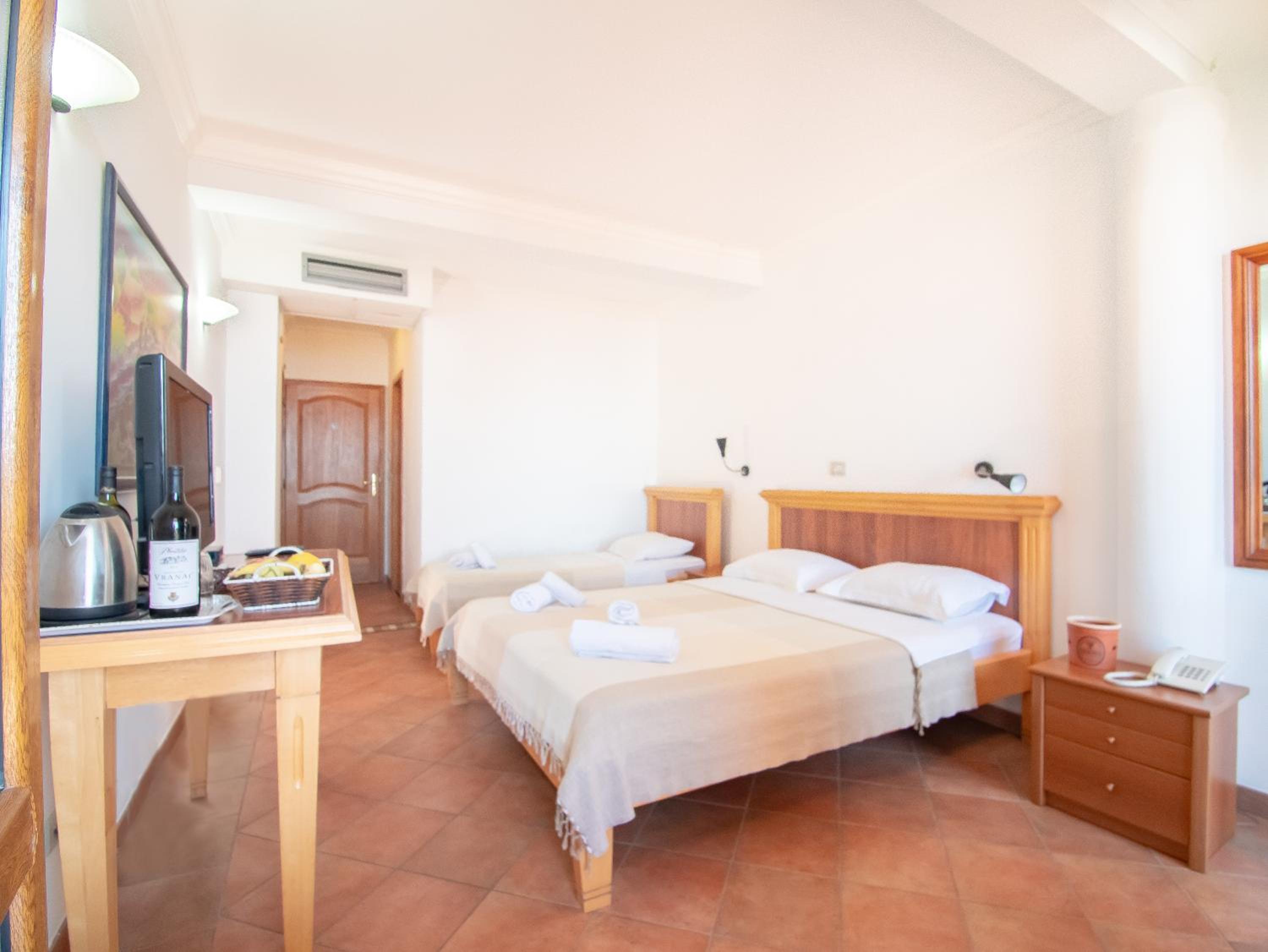 Triple Room with Balcony - Photo 4