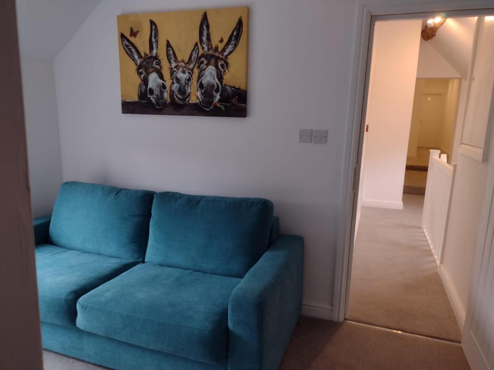 One-Bedroom Apartment - Photo 4