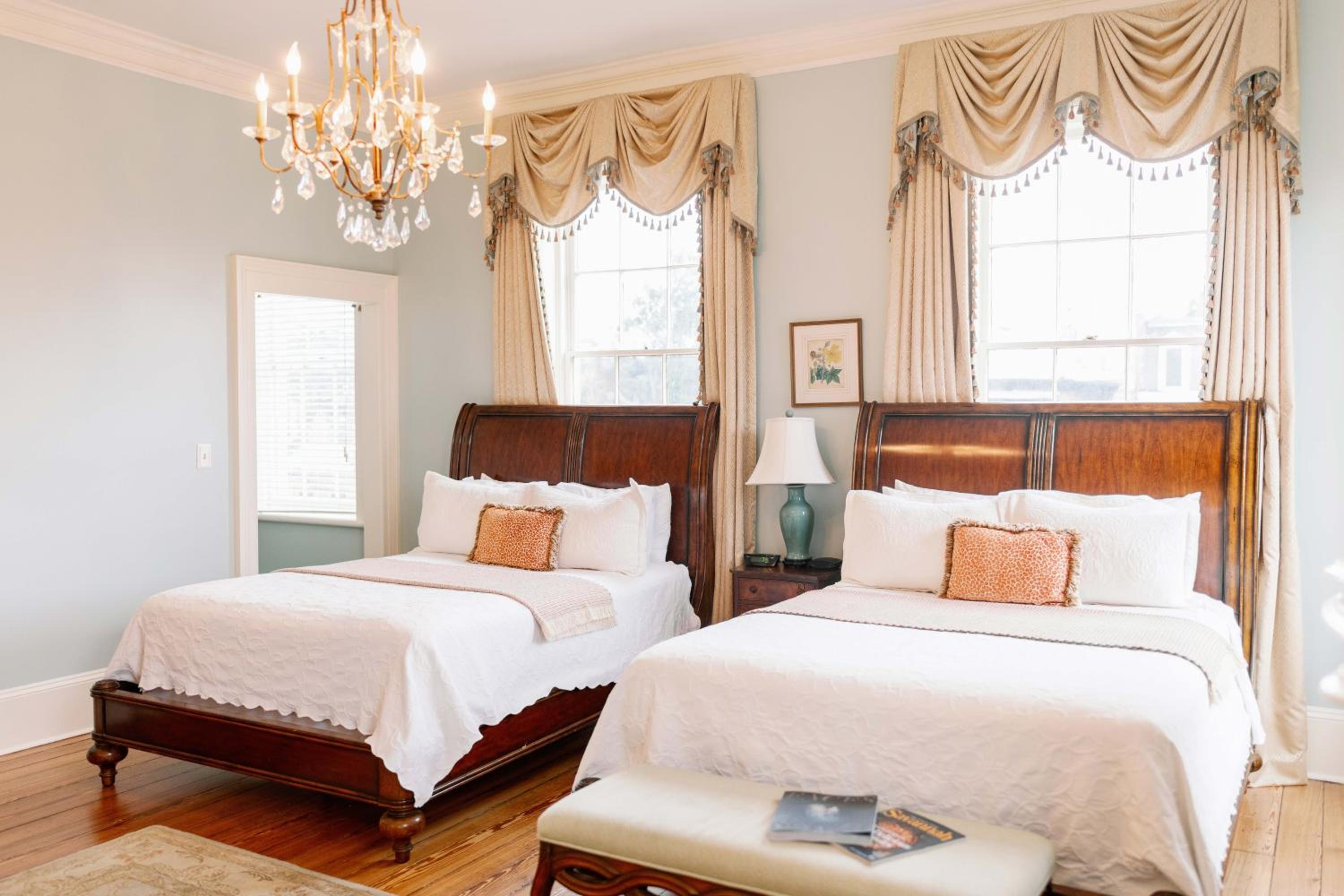 Mary Telfair Room - 2 Queen Beds