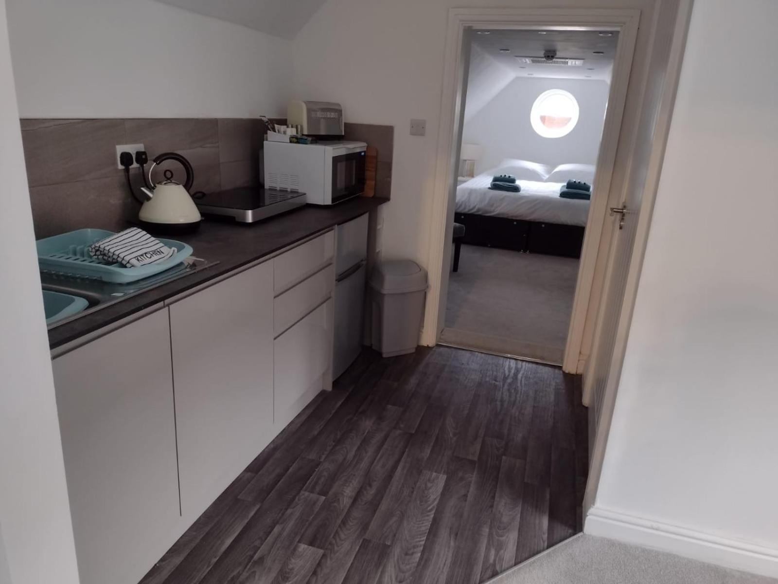 One-Bedroom Apartment - Photo 5