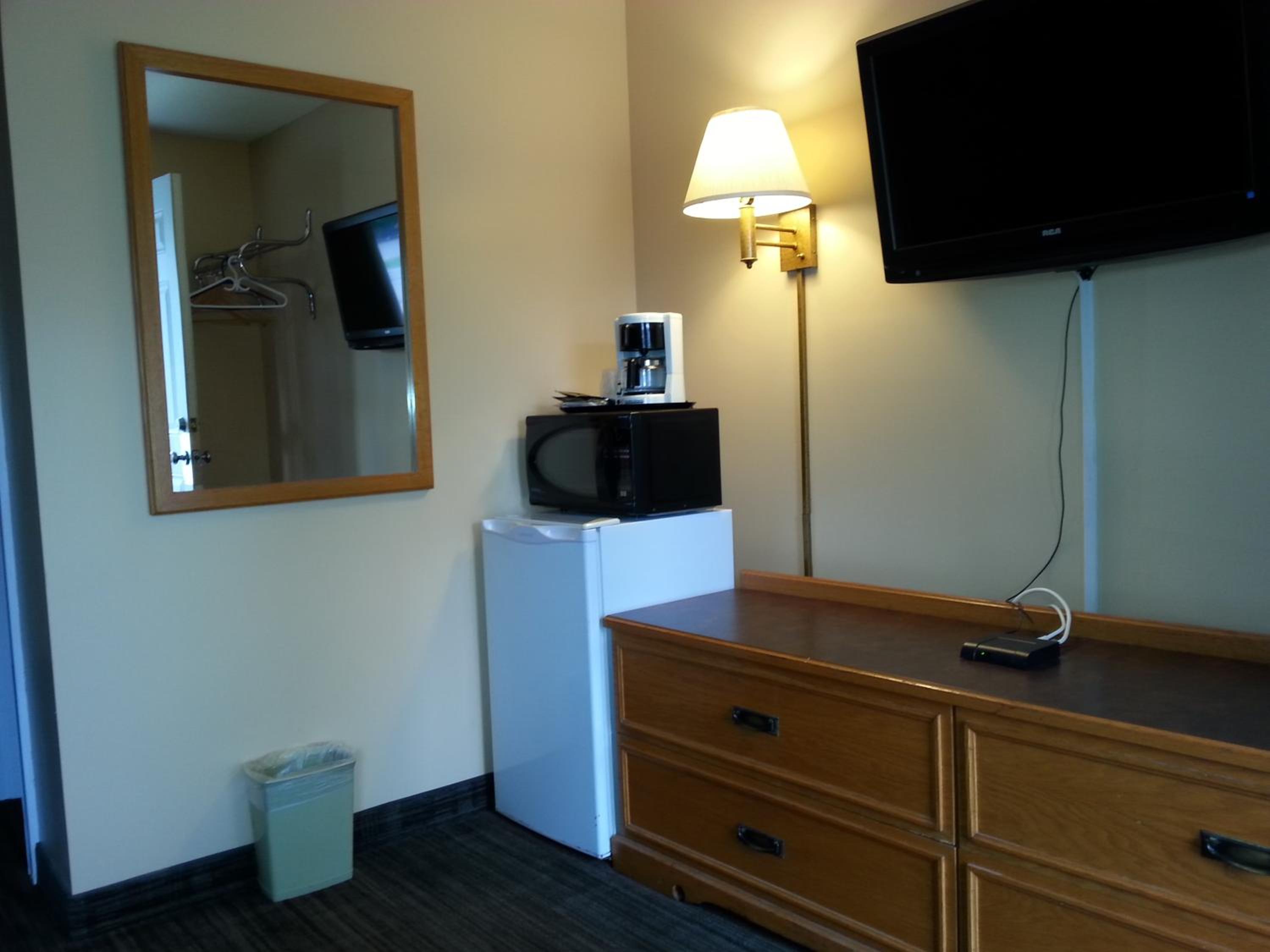 Queen Room with Two Queen Beds photo 2