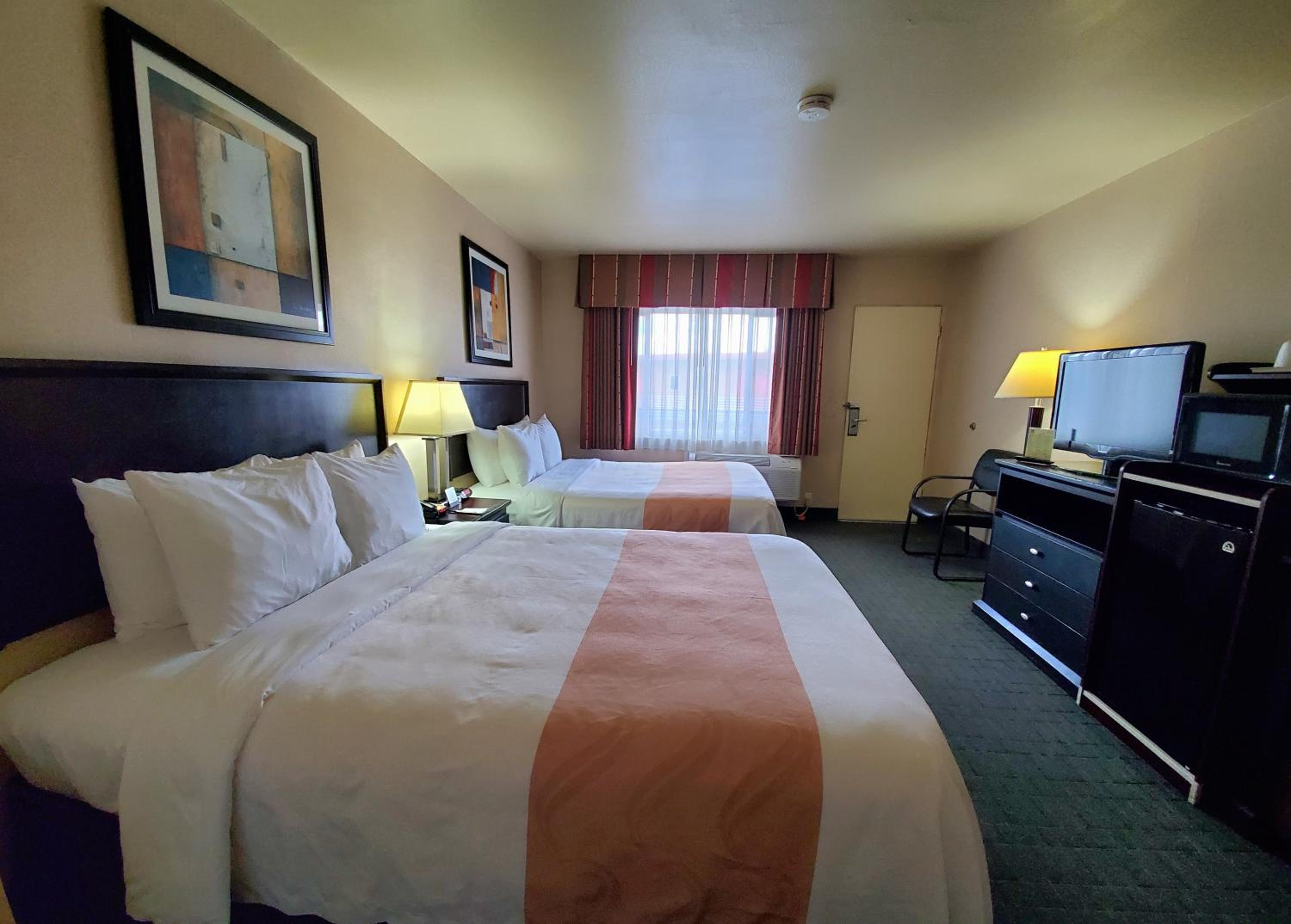 Standard Room, 2 Queen Beds, Balcony, Non Smoking  - Photo 6