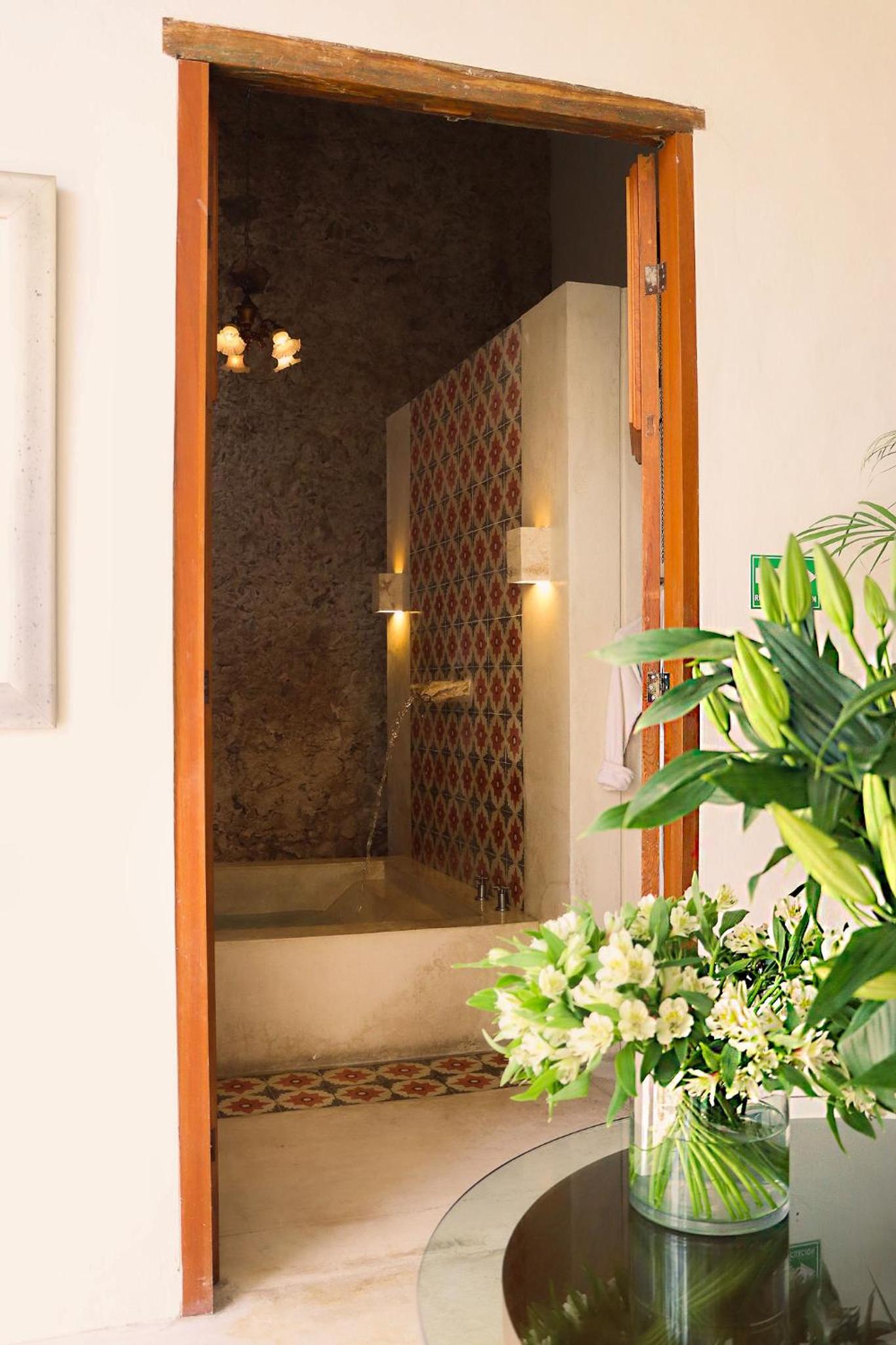 Suite with Private Pool - Photo 10