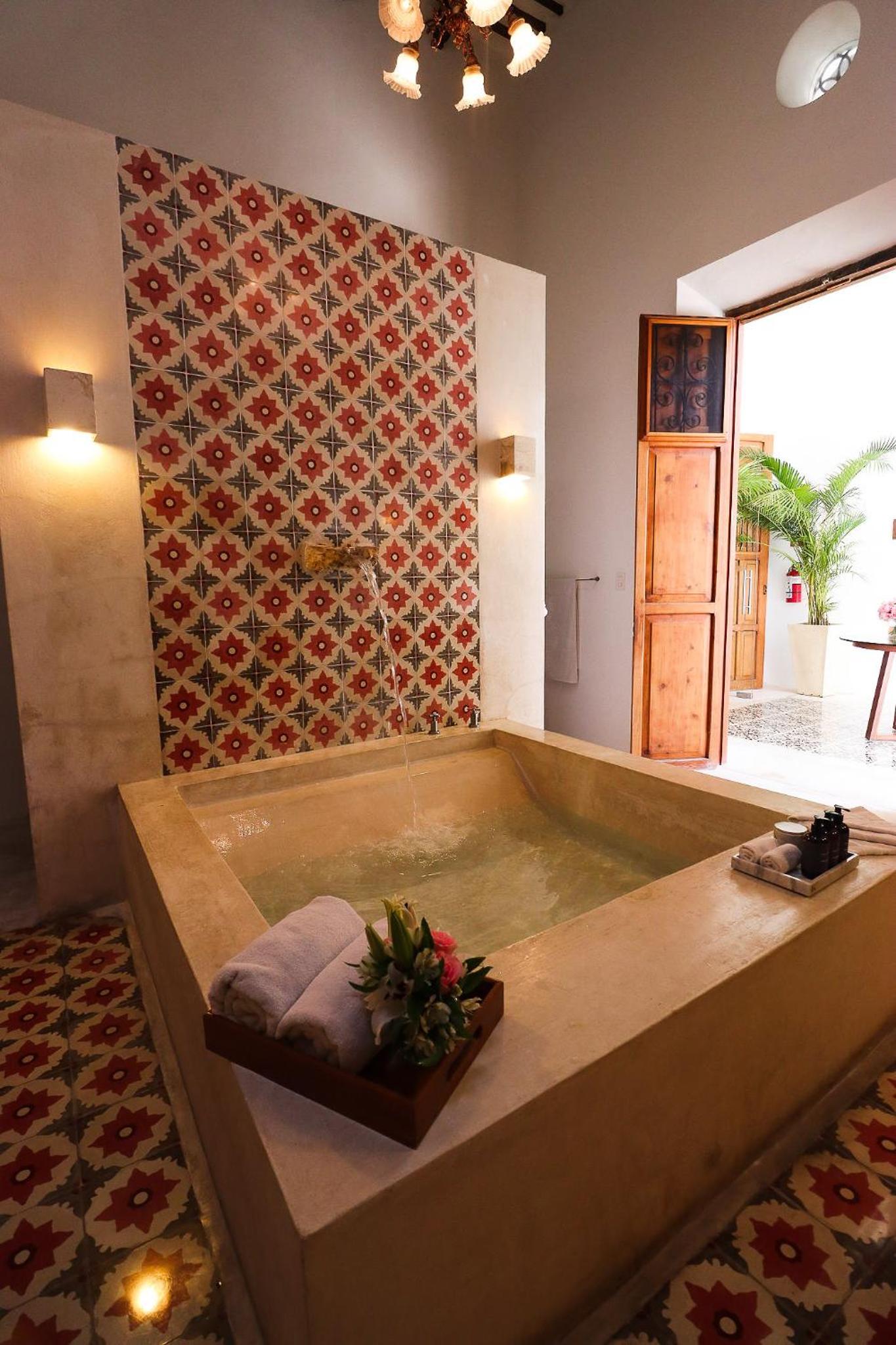 Suite with Private Pool - Photo 13