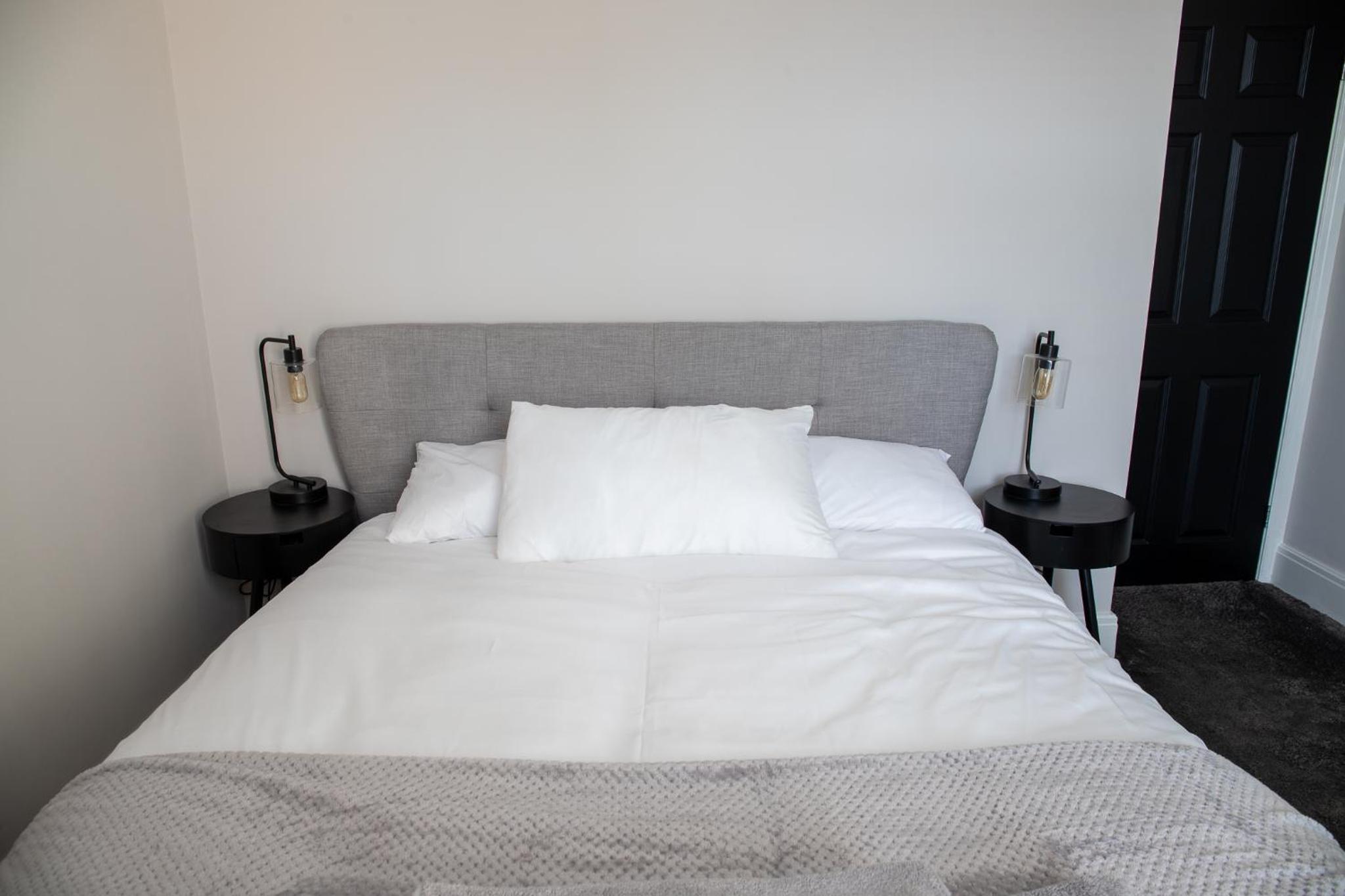 Two-Bedroom Apartment - Photo 6