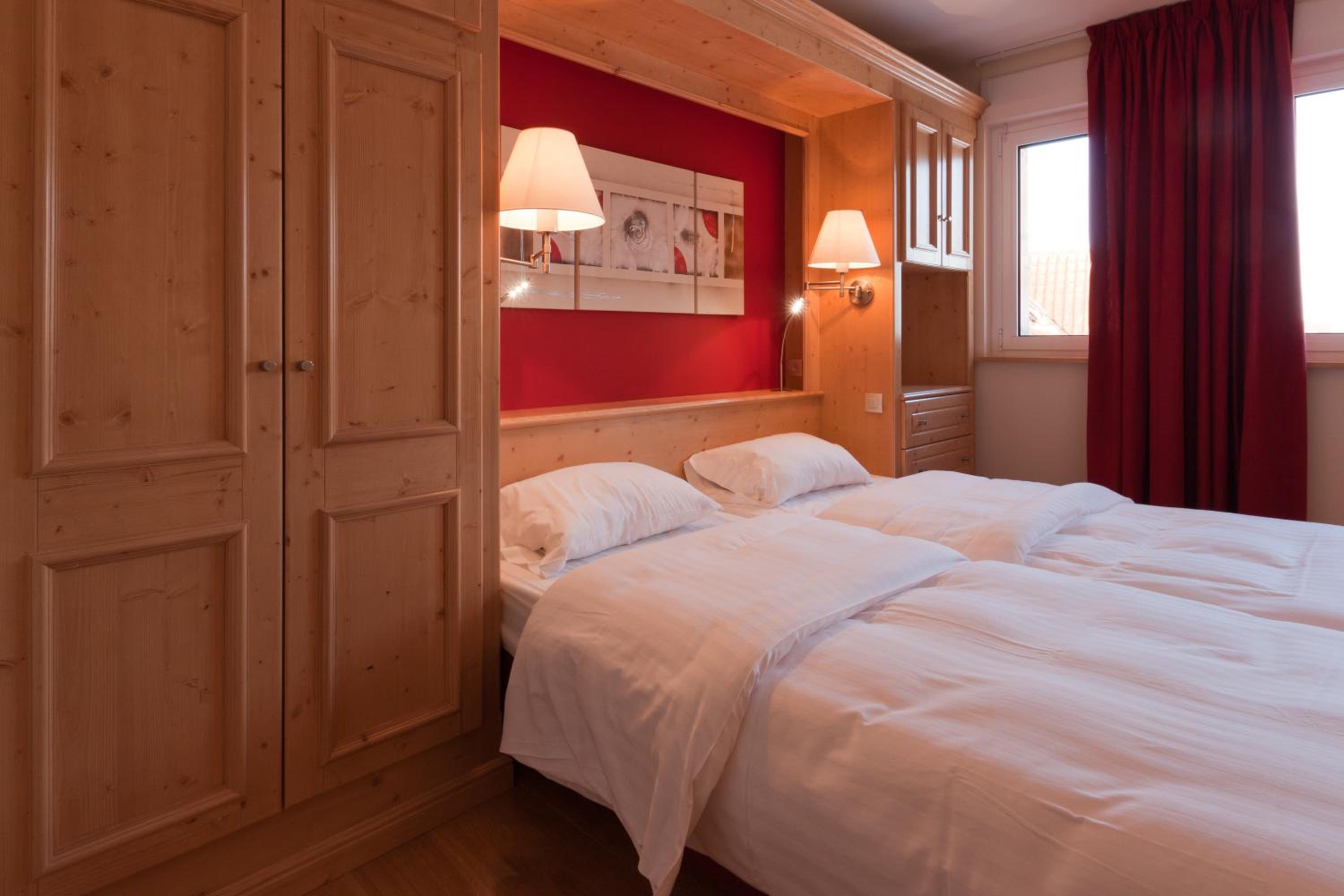 Comfort Two-Bedroom Apartment - Photo 2