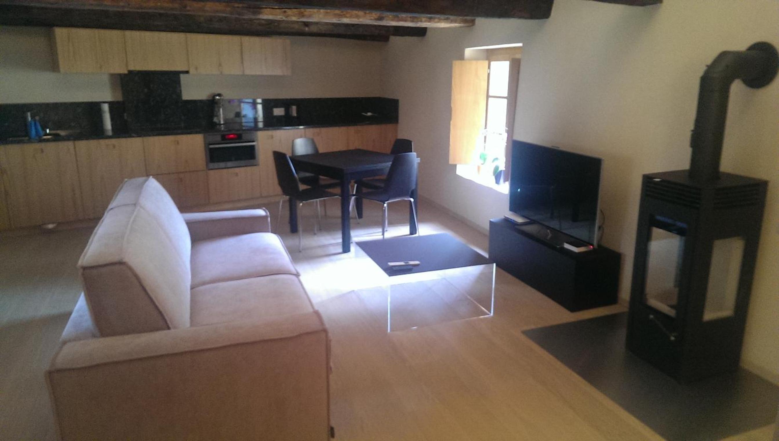 Apartment with Terrace - Photo 2