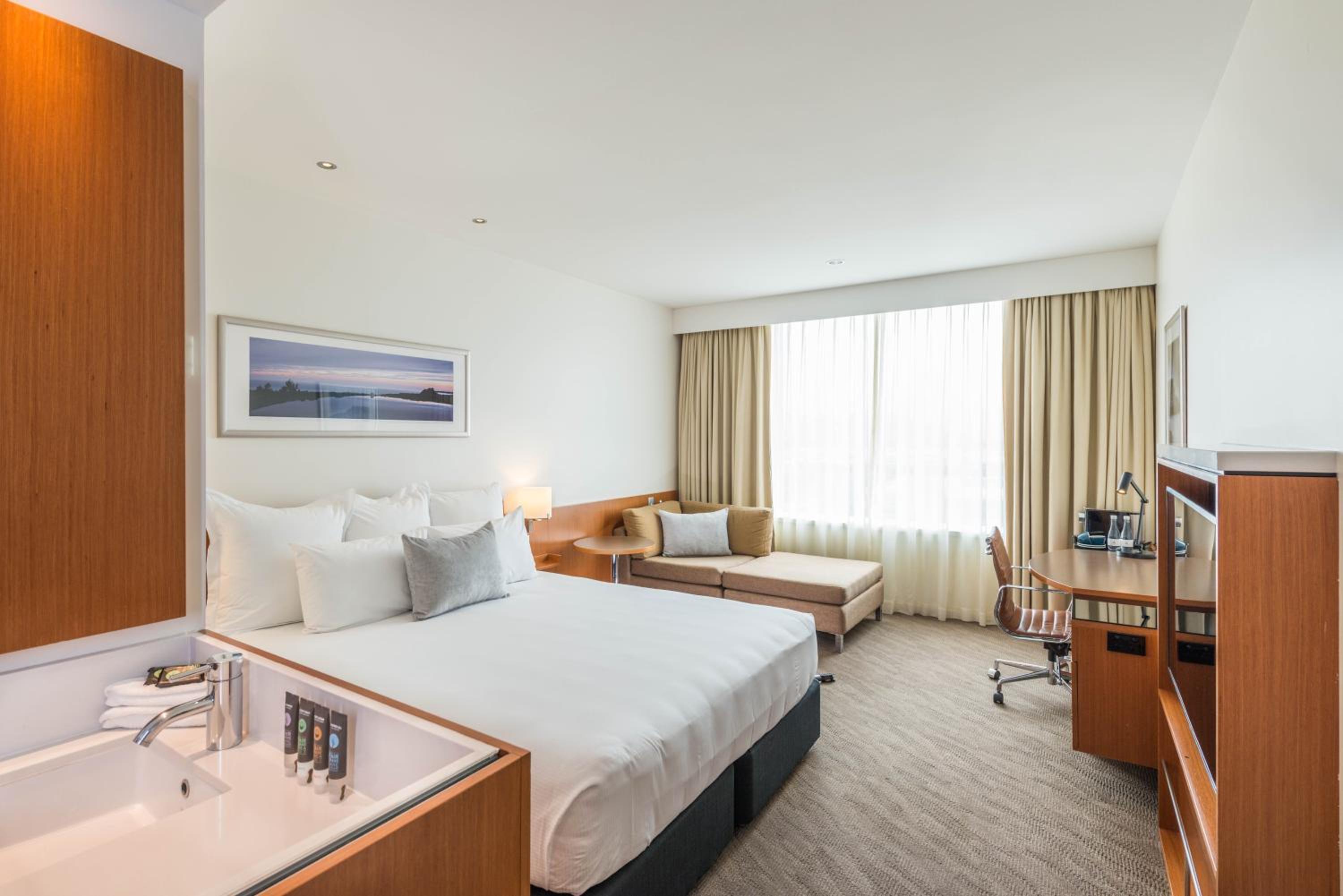 Superior King Room - Photo 3