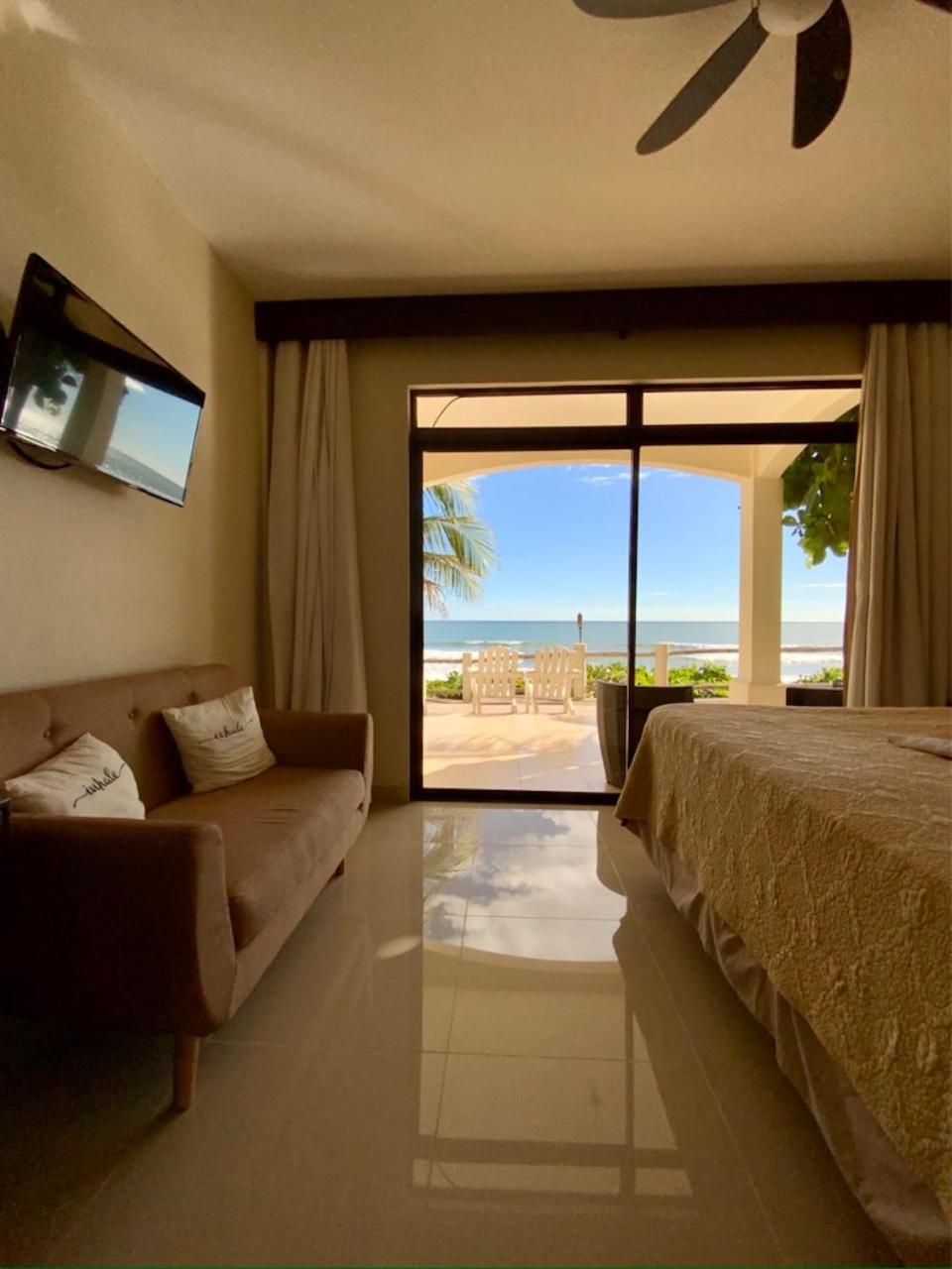 Golden Suite With Ocean Front View photo 3