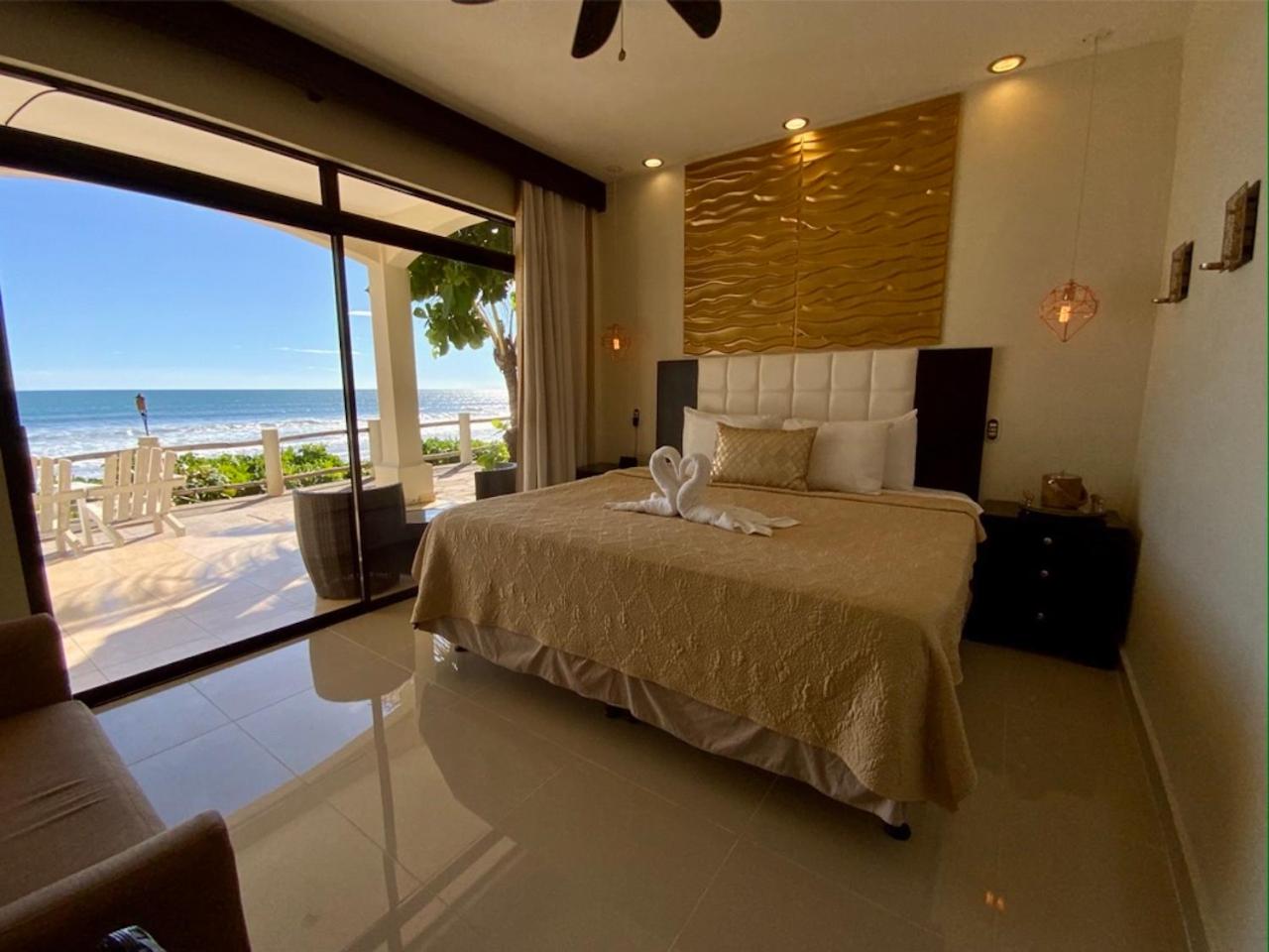 Golden Suite With Ocean Front View photo 2