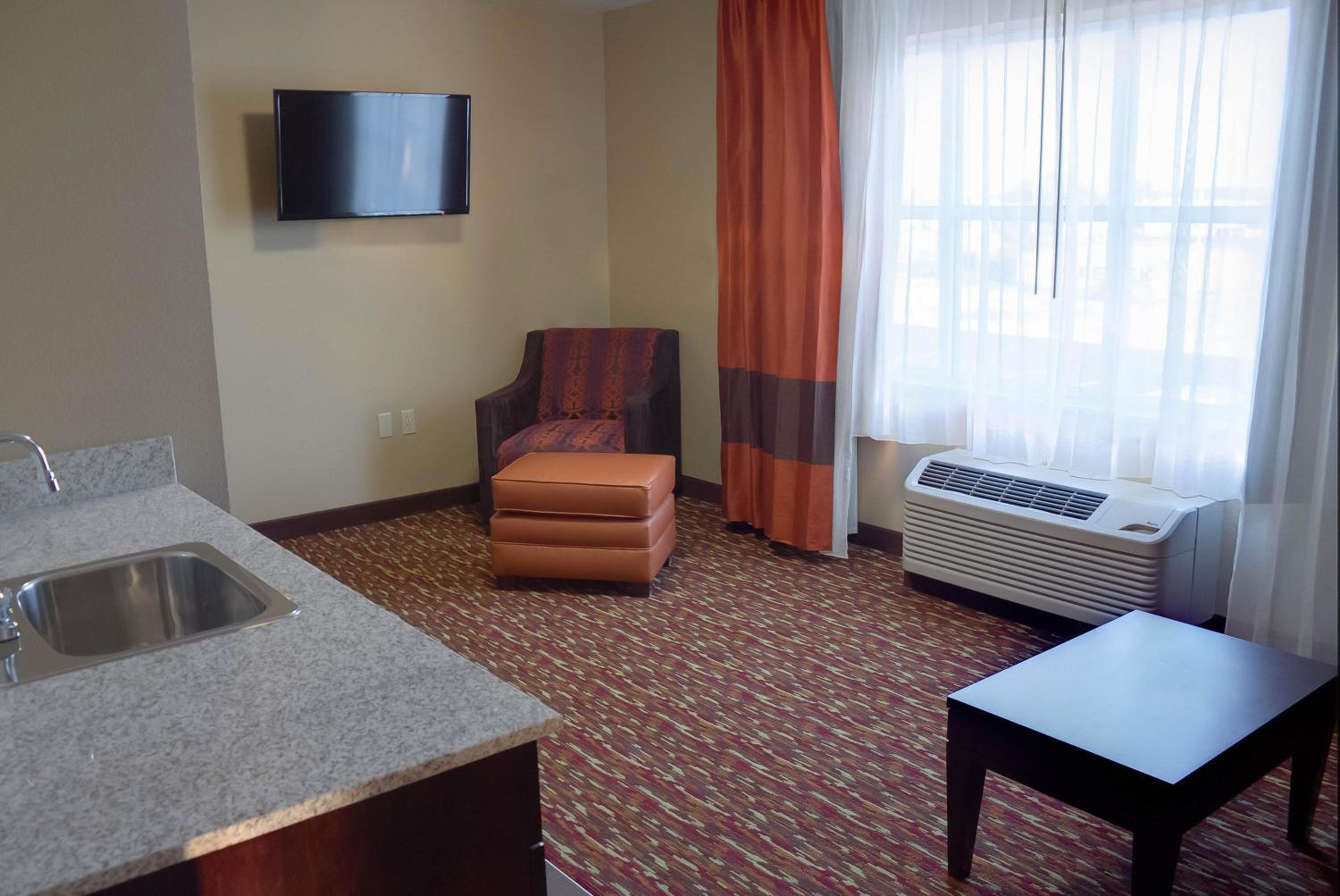 King Suite with Sofa Bed - Non-Smoking photo 2