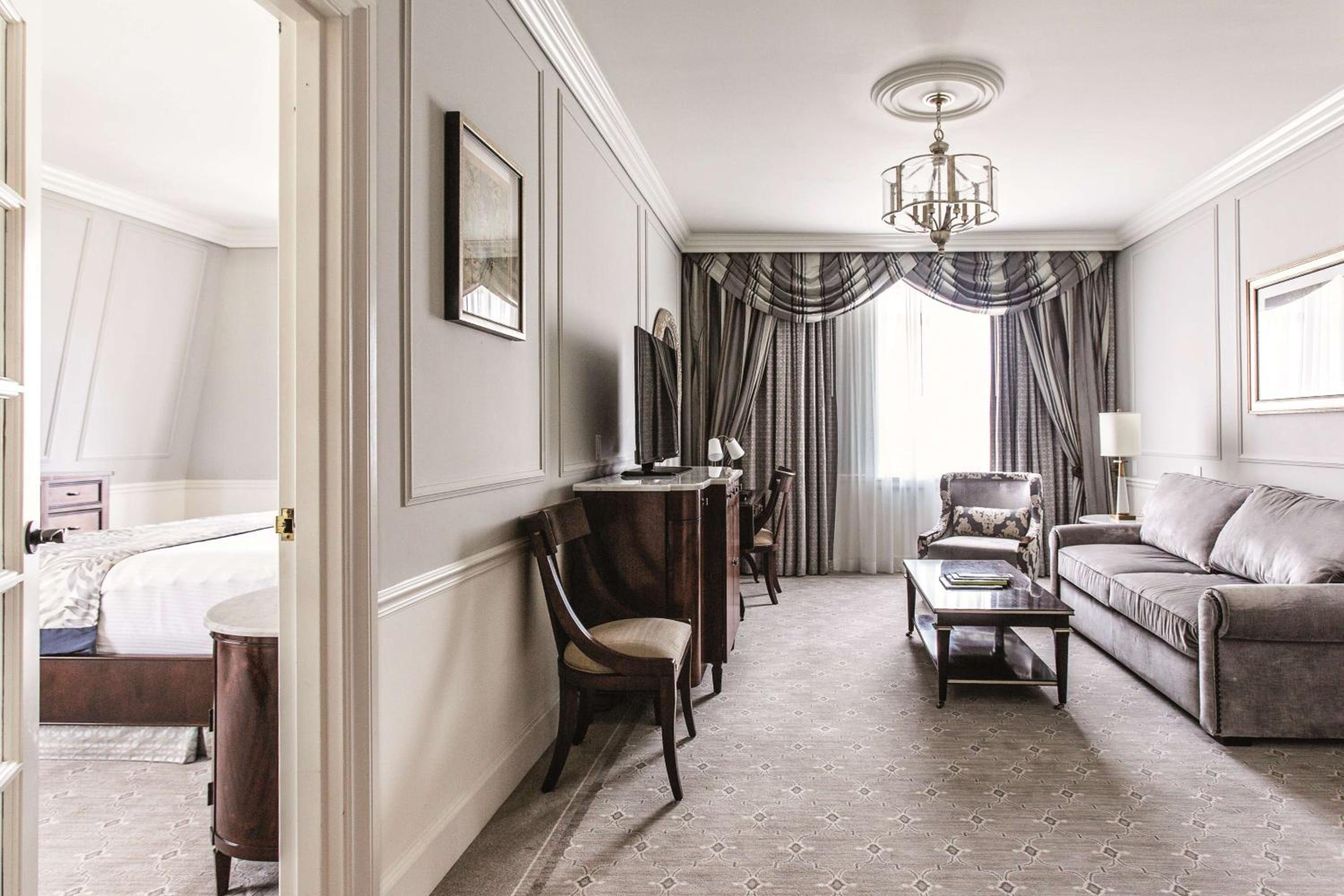 One-Bedroom Suite - Photo 3