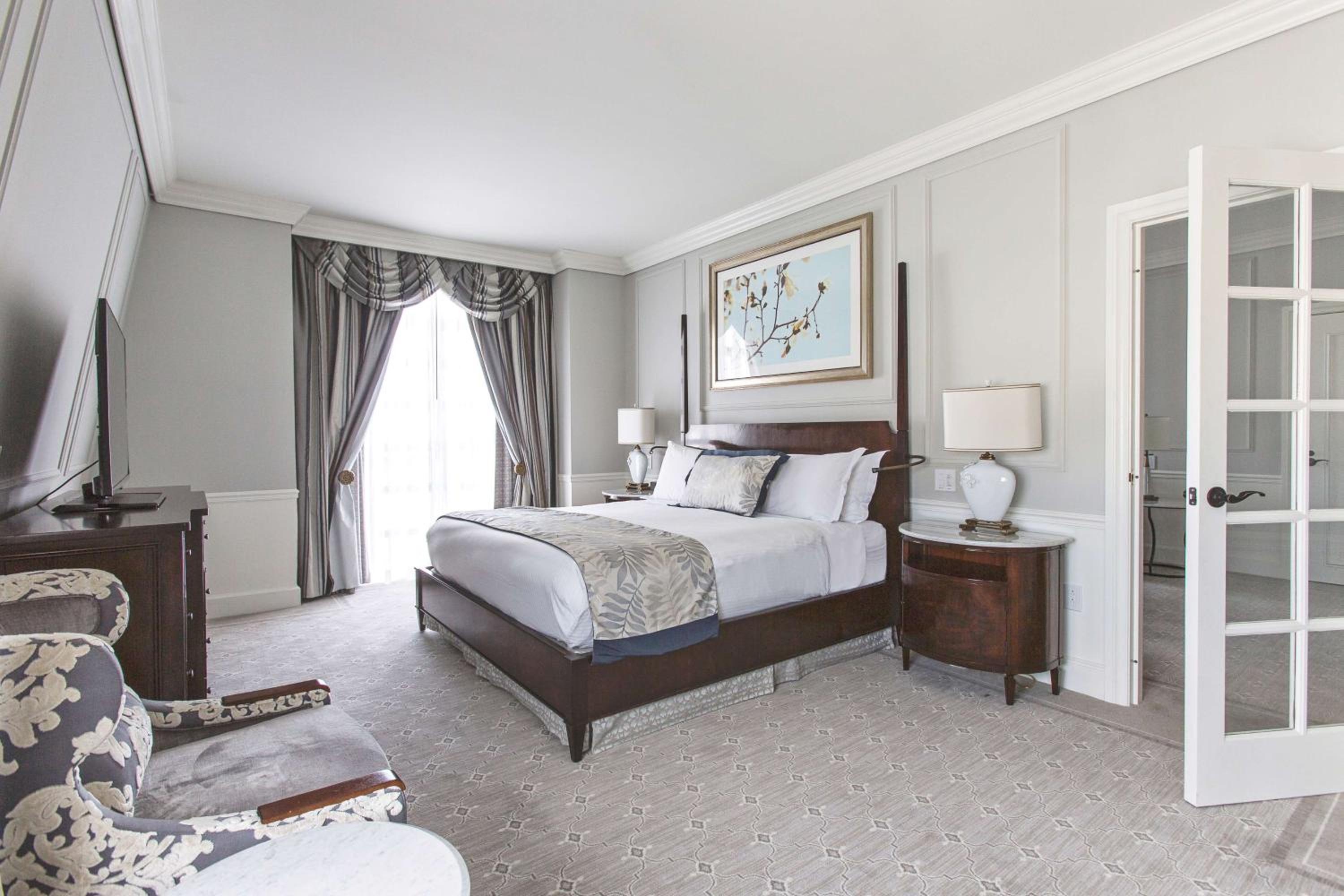 One-Bedroom Suite - Photo 2