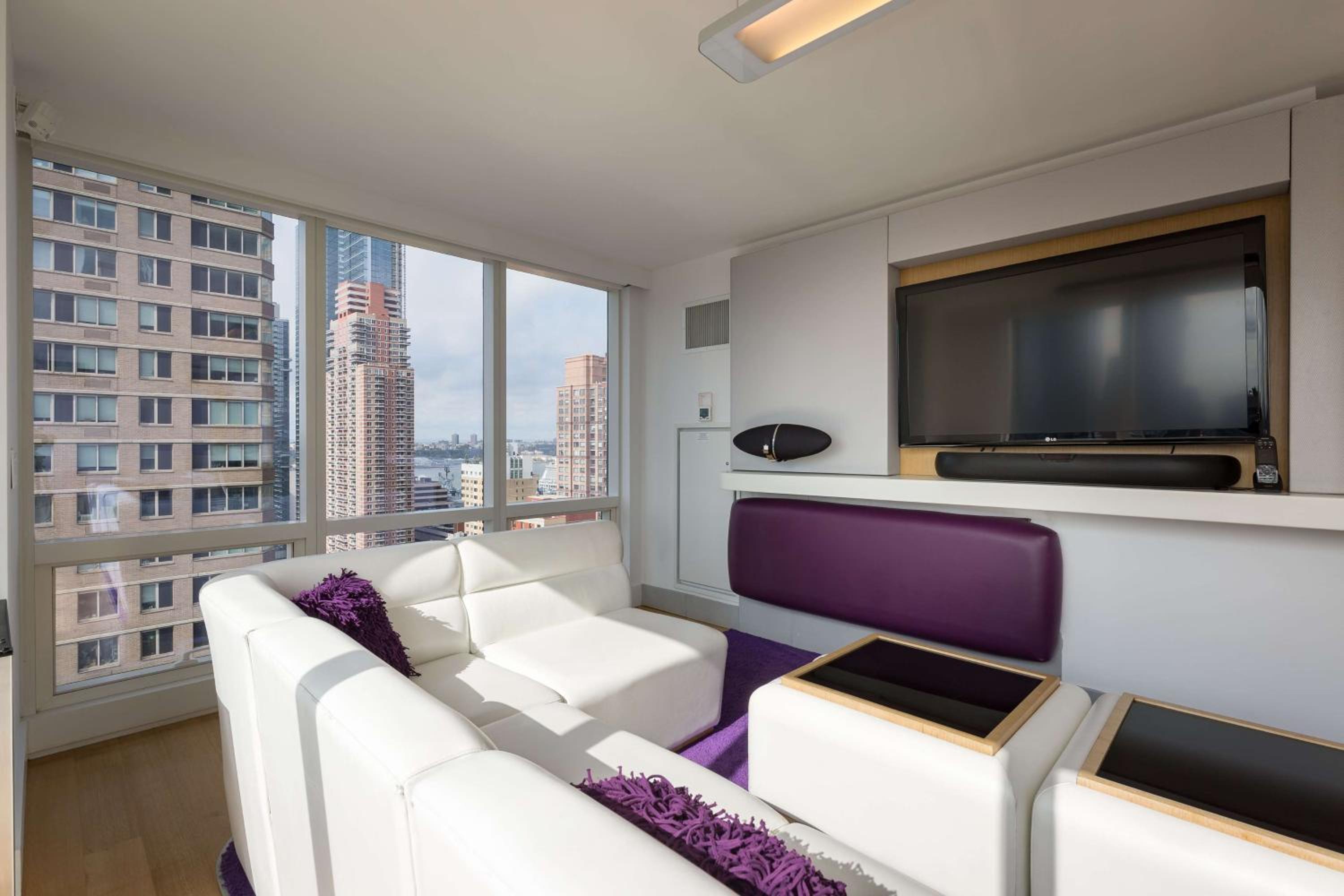 Penthouse King Suite thumbnail 6