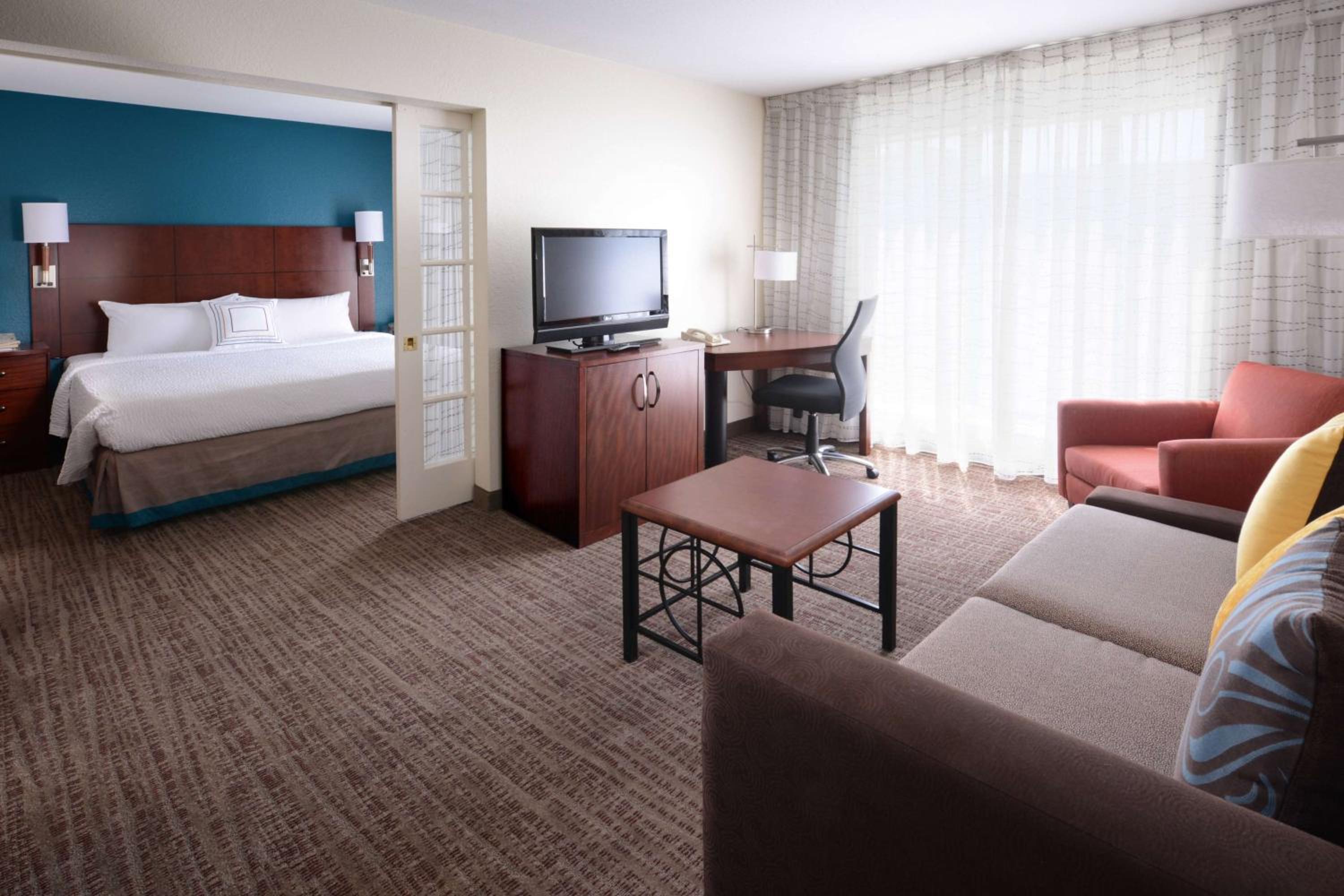 One-Bedroom King Suite - Mobility Accessible with Roll-In Shower photo 2