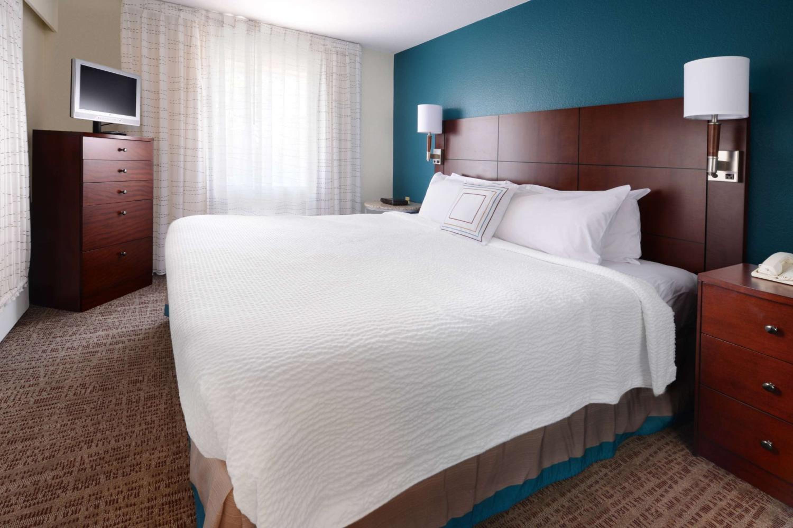 Two Bedroom Suite with King and Queen - Hearing Accessible photo 2