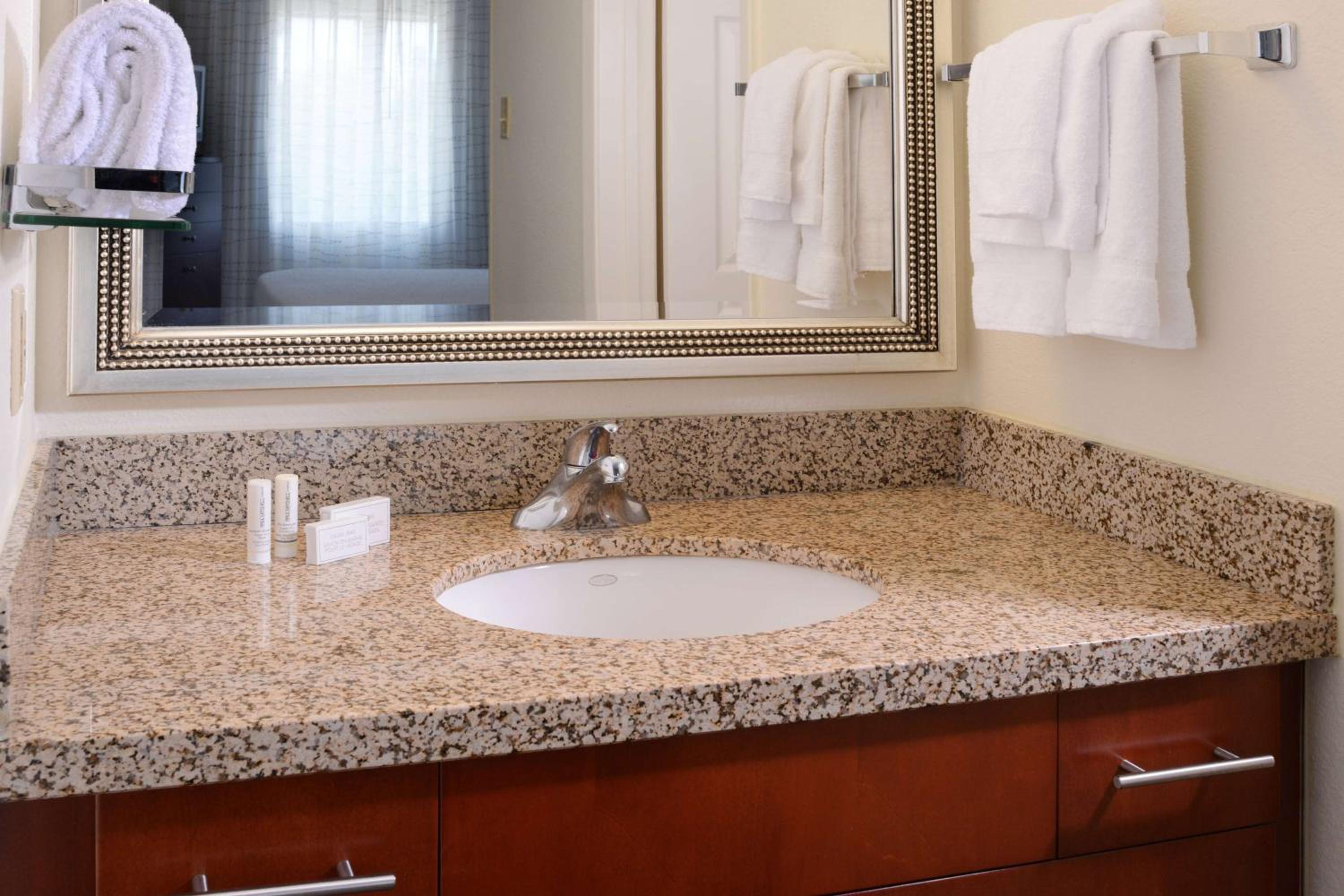 One-Bedroom King Suite - Mobility Accessible with Roll-In Shower photo 3