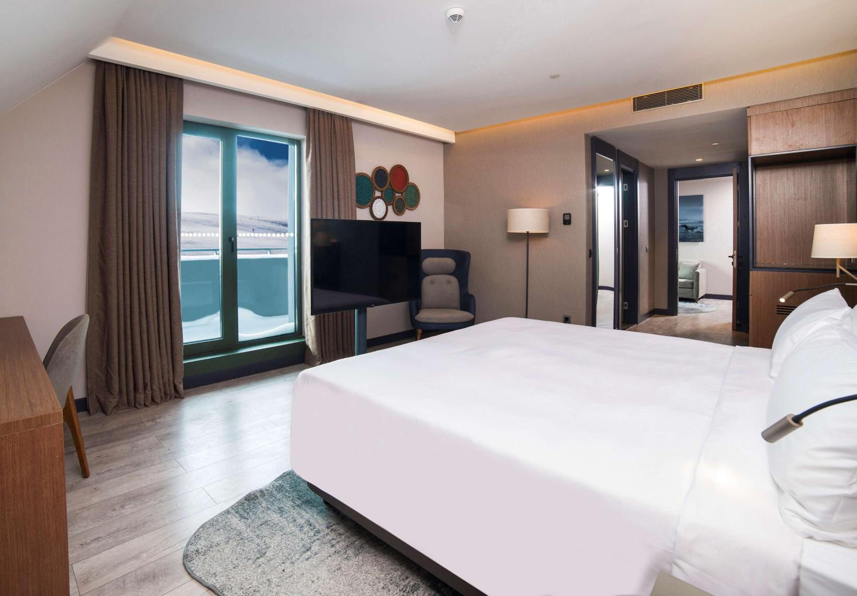 Junior Suite with Balcony photo 1