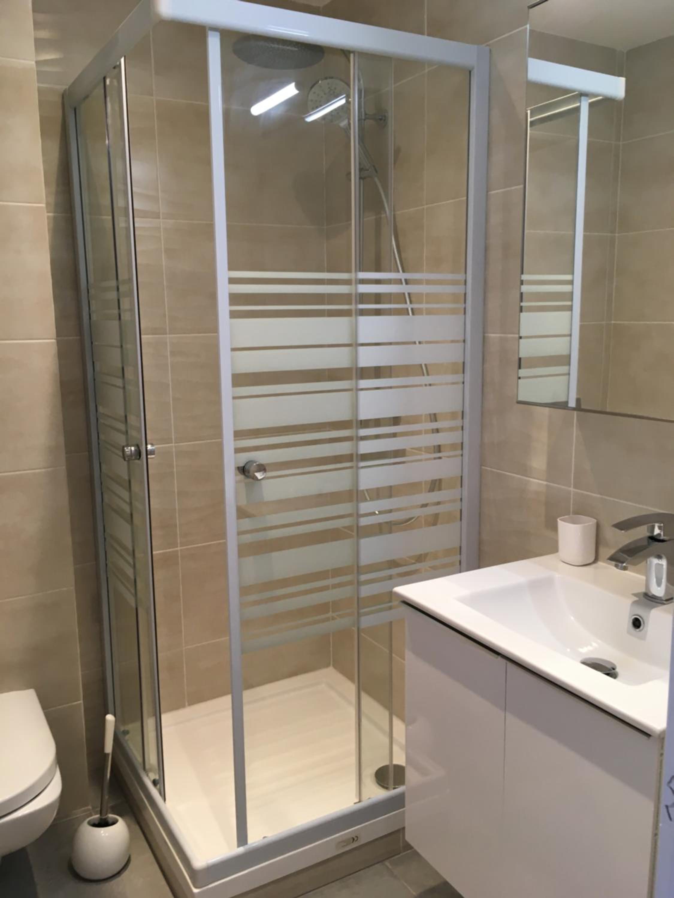 Deluxe Double Room with Balcony - Photo 5