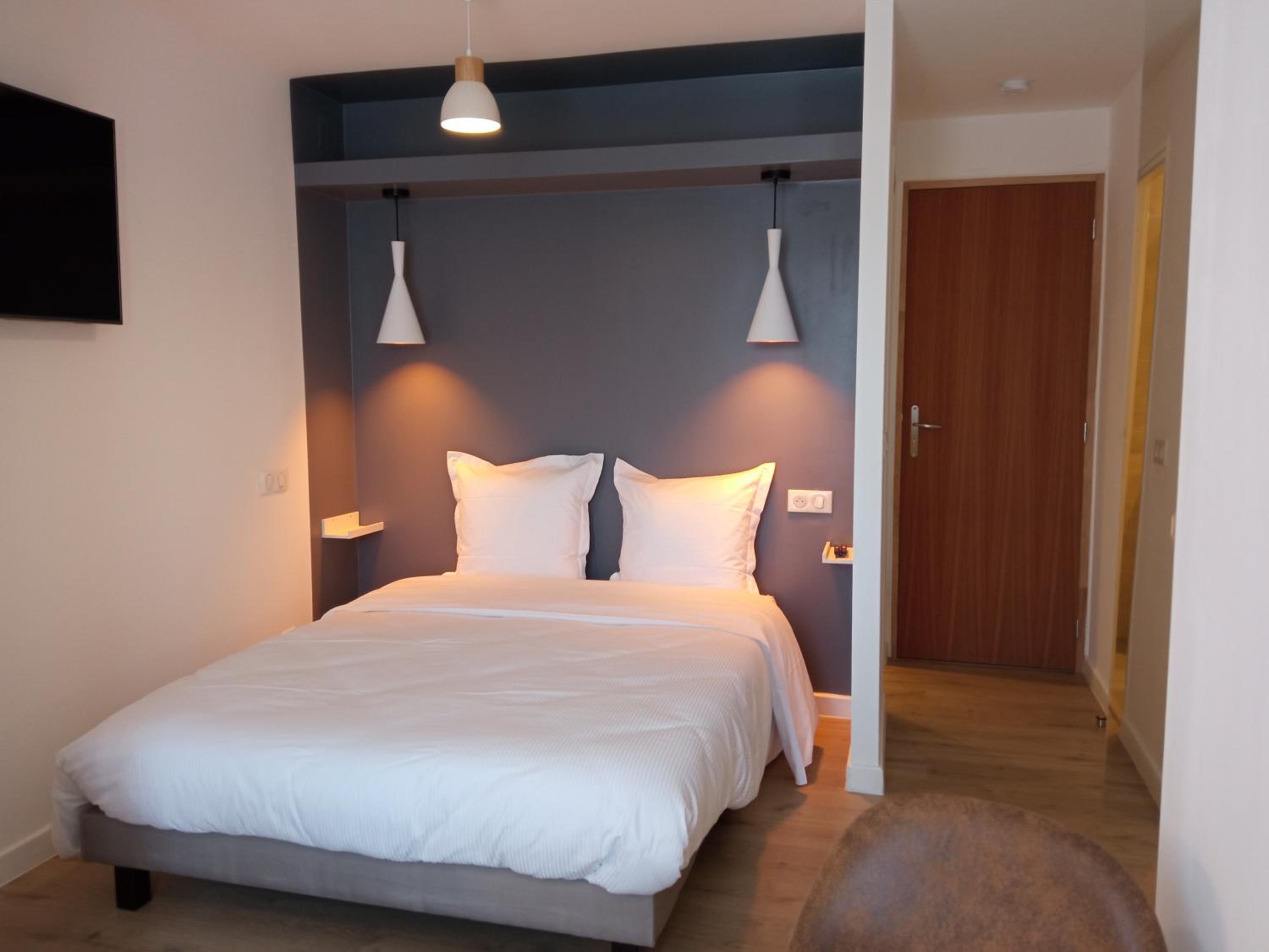 Deluxe Double Room with Balcony - Photo 1