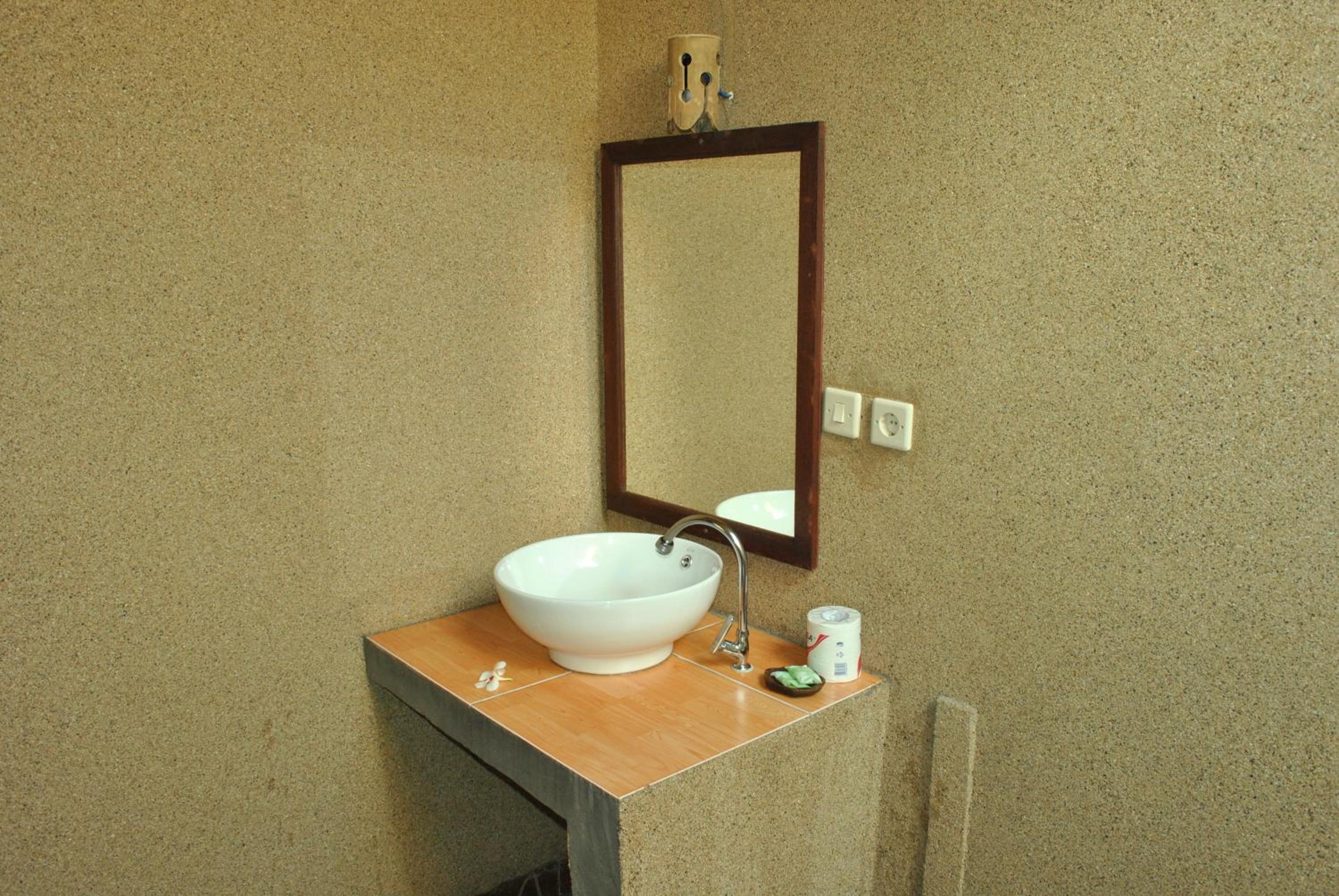 Standard Double Room - Photo 8