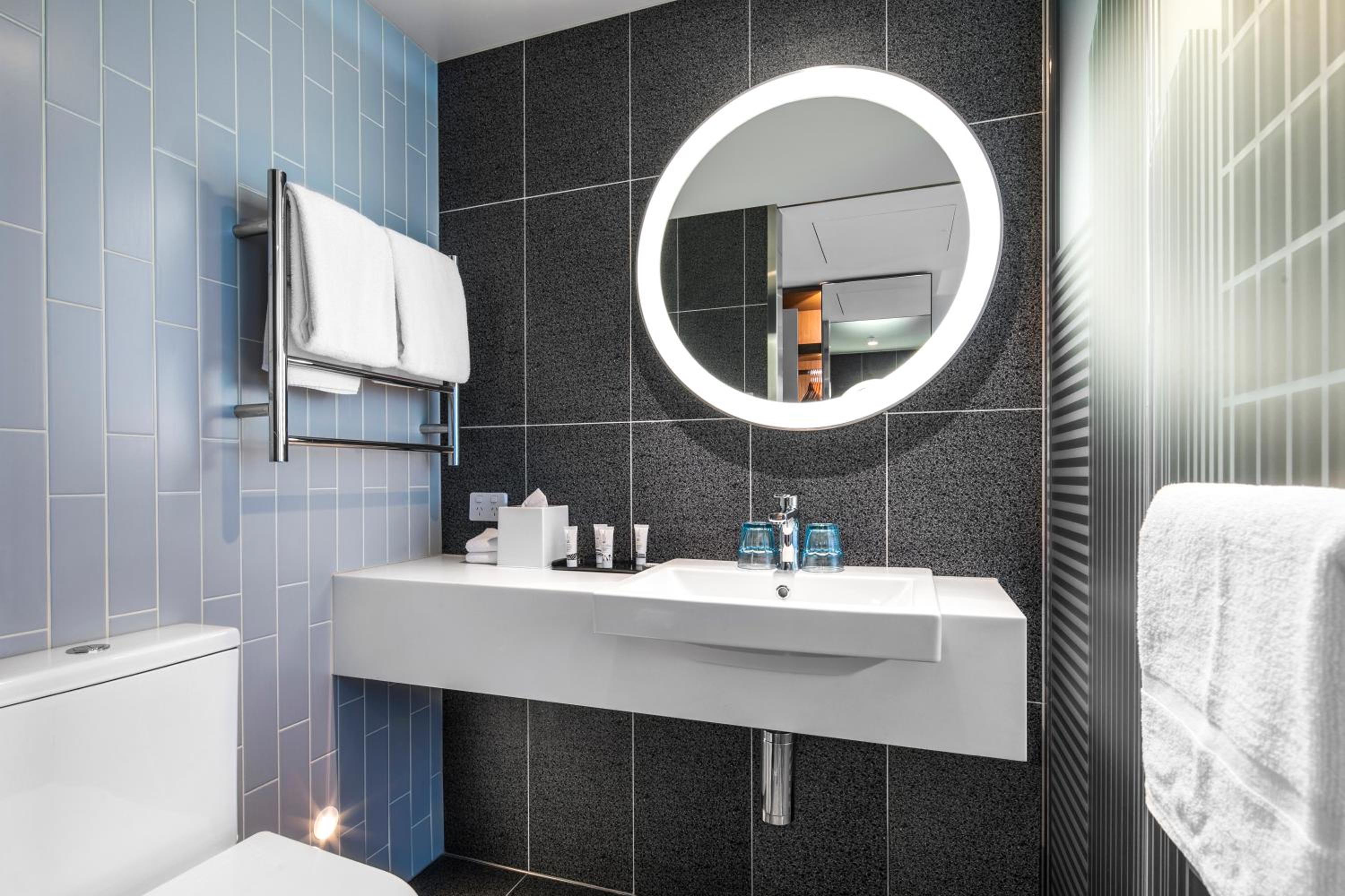 Standard King Room - High Floor/Free Breakfast - Photo 6