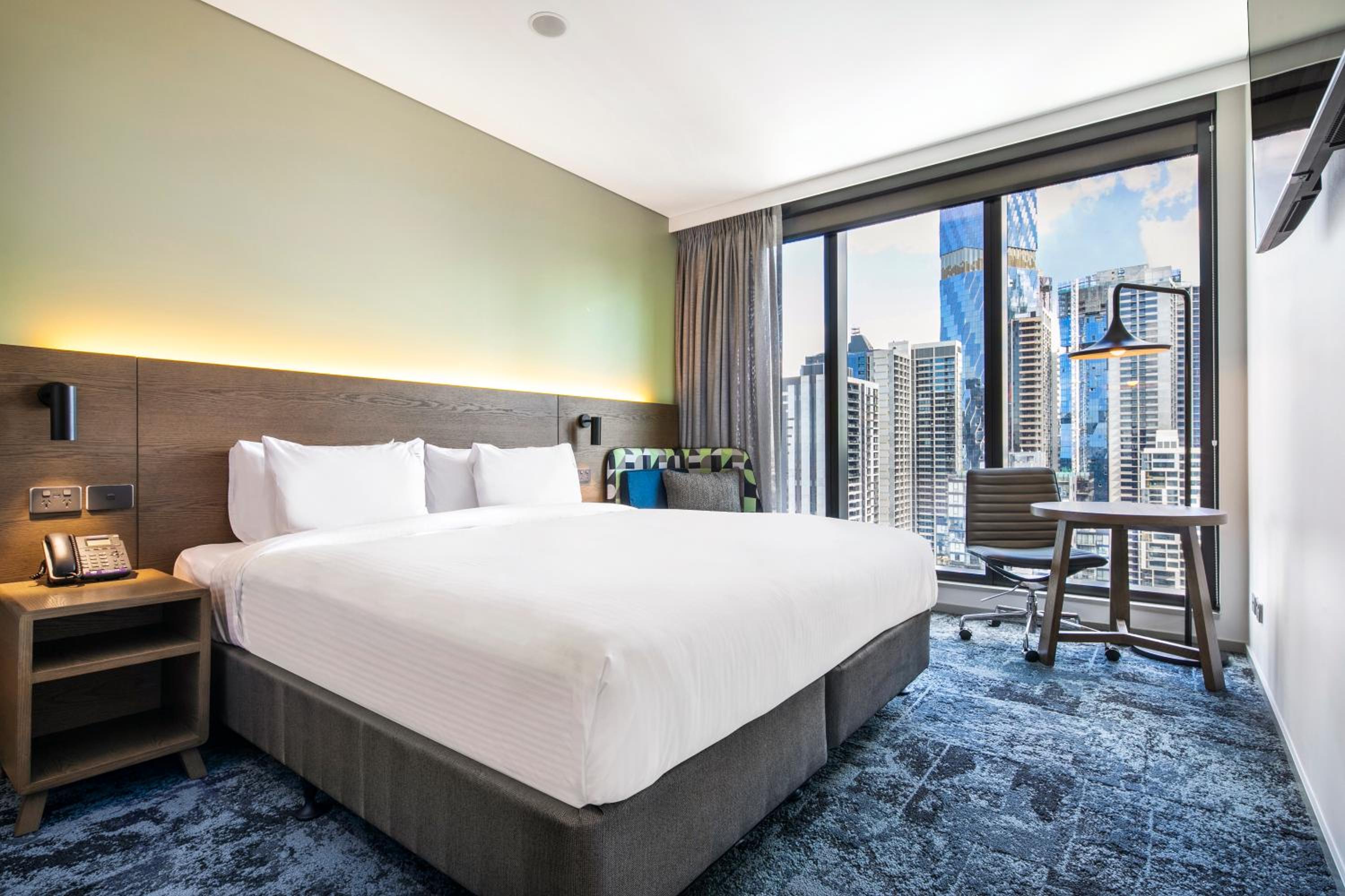 Standard King Room - High Floor/Free Breakfast - Photo 2