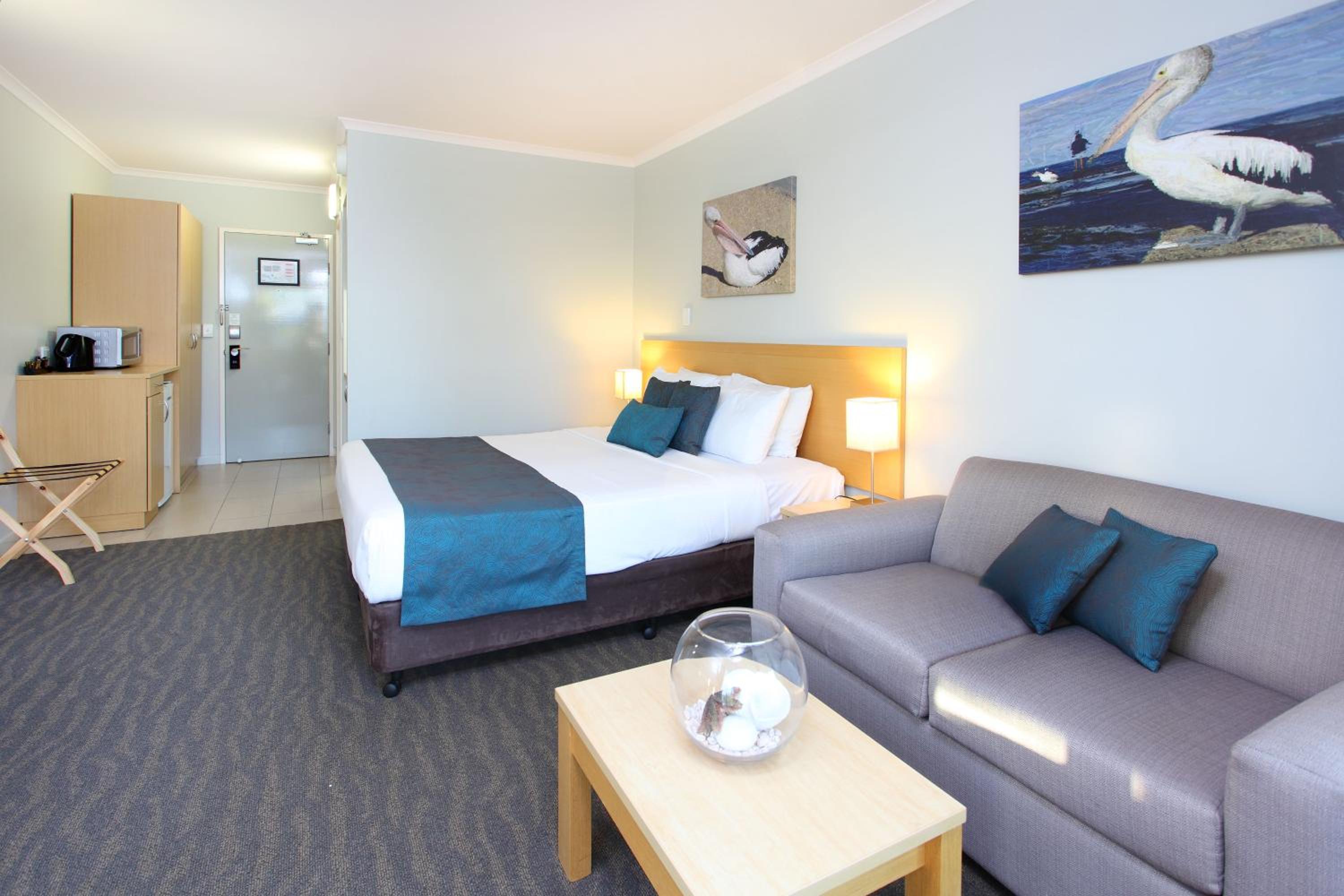 Studio with King Bed and Patio - Ground Floor