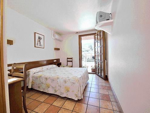 Double or Twin Room photo 2