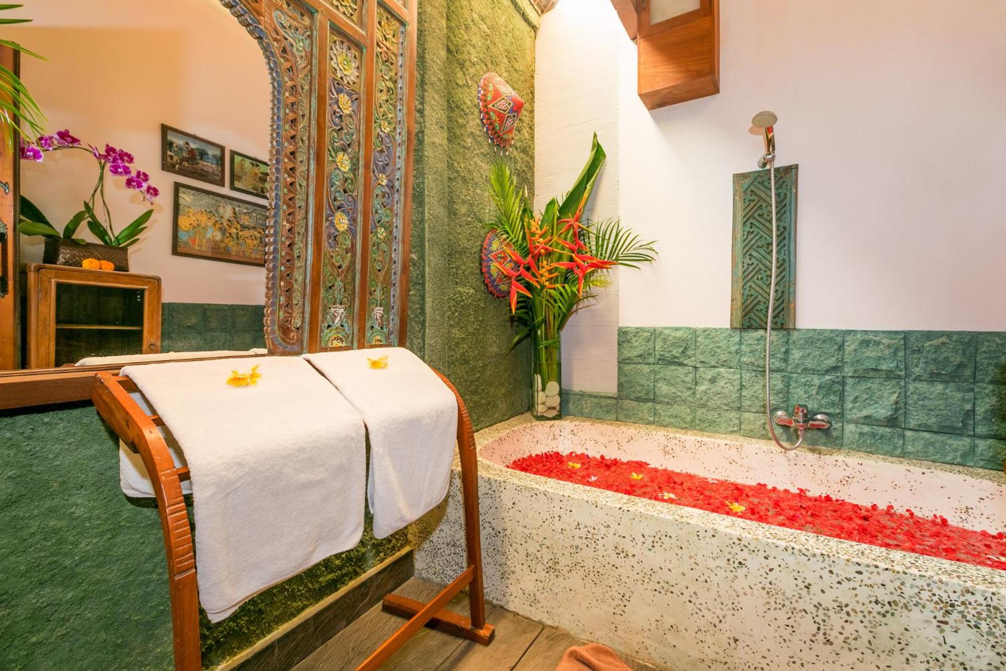 Queen Room with Garden View