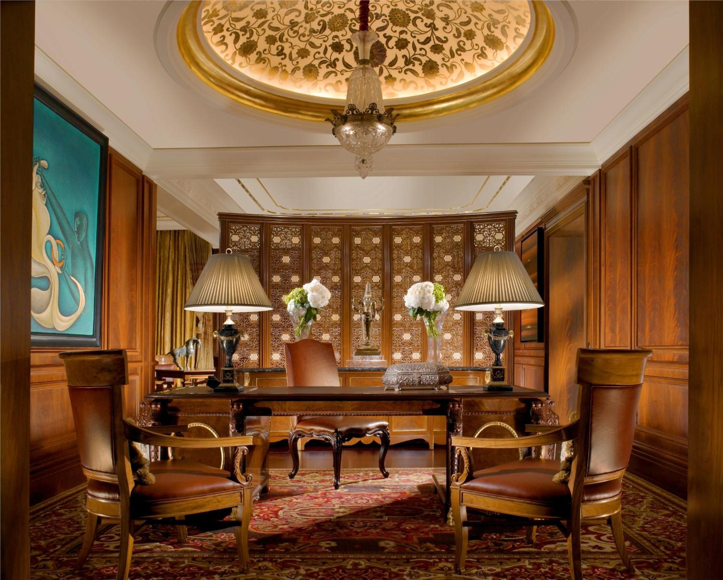 Royal Club Room with Airport Transfers & Lounge Access including cocktail hours. 2 hours guaranteed early check in and late check out - Photo 9